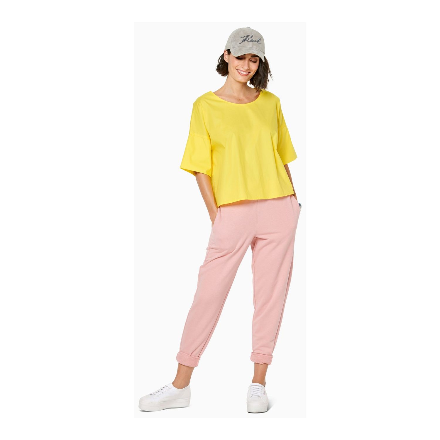 burda style Schnittmuster 6243: Weites T-Shirt mit Rüschen, Modellfoto 1