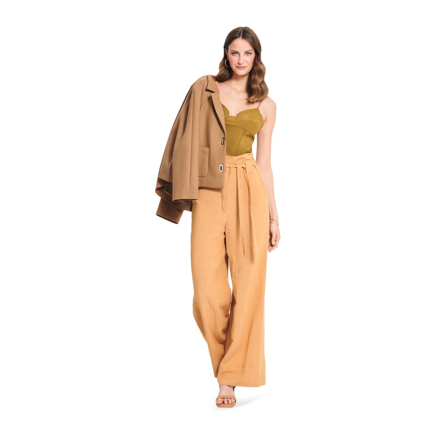 burda style Schnittmuster 5912: Paperbag-Hose und Shorts, Modellfoto 2