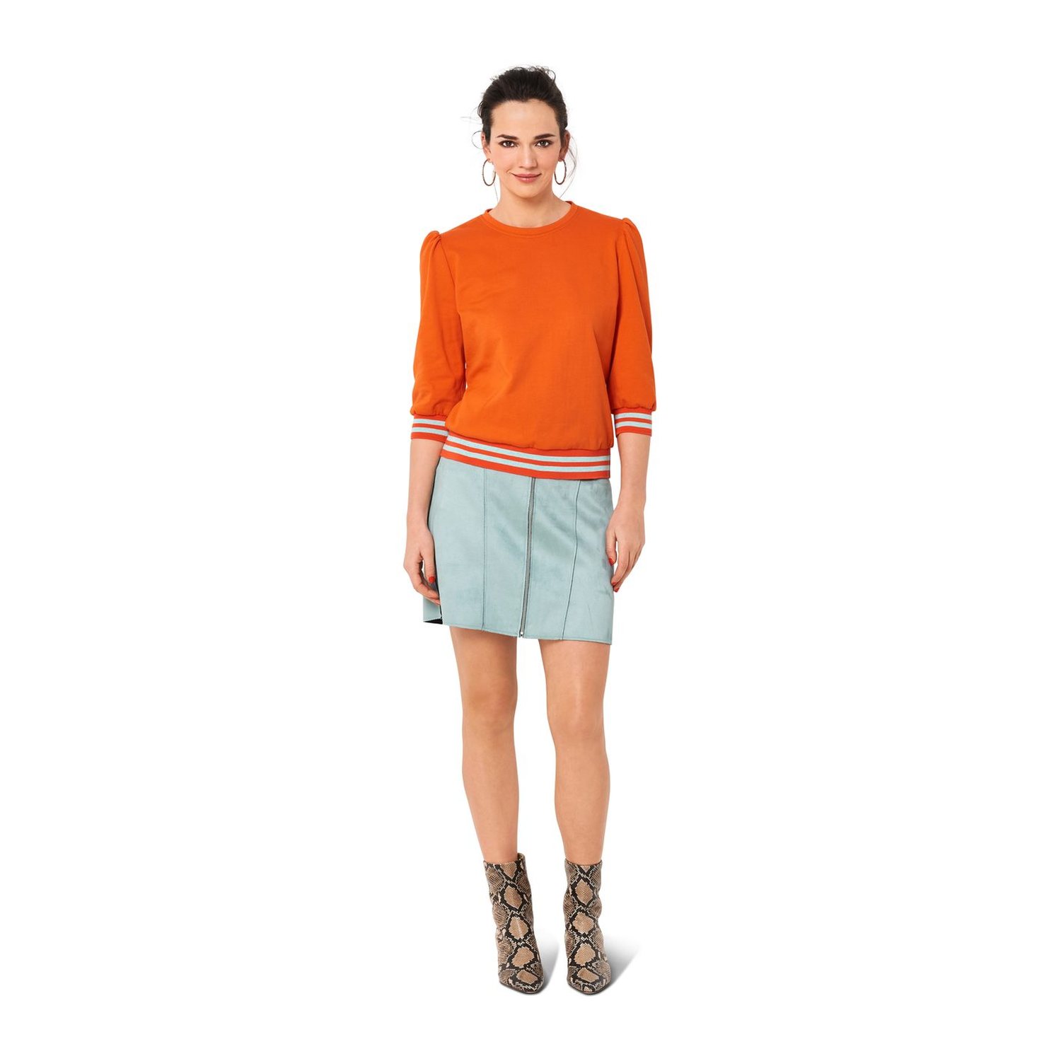 burda style Schnittmuster 6109: Sweatshirt mit Kräuselärmeln, Modellfoto 1