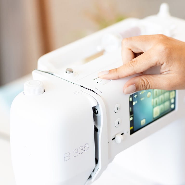 Bernina B 335: Nähfußdruck und Fadenspannung einstellen