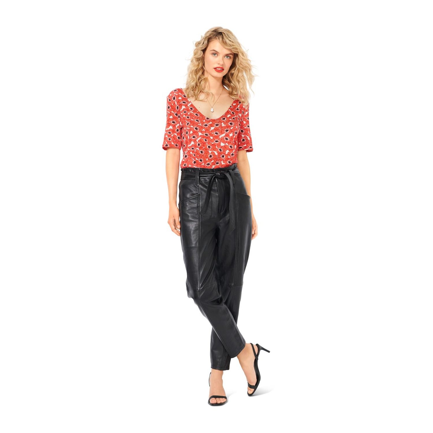 burda style Schnittmuster 6075: Shirt und Kleid mit V-Ausschnitt, Modellfoto 3