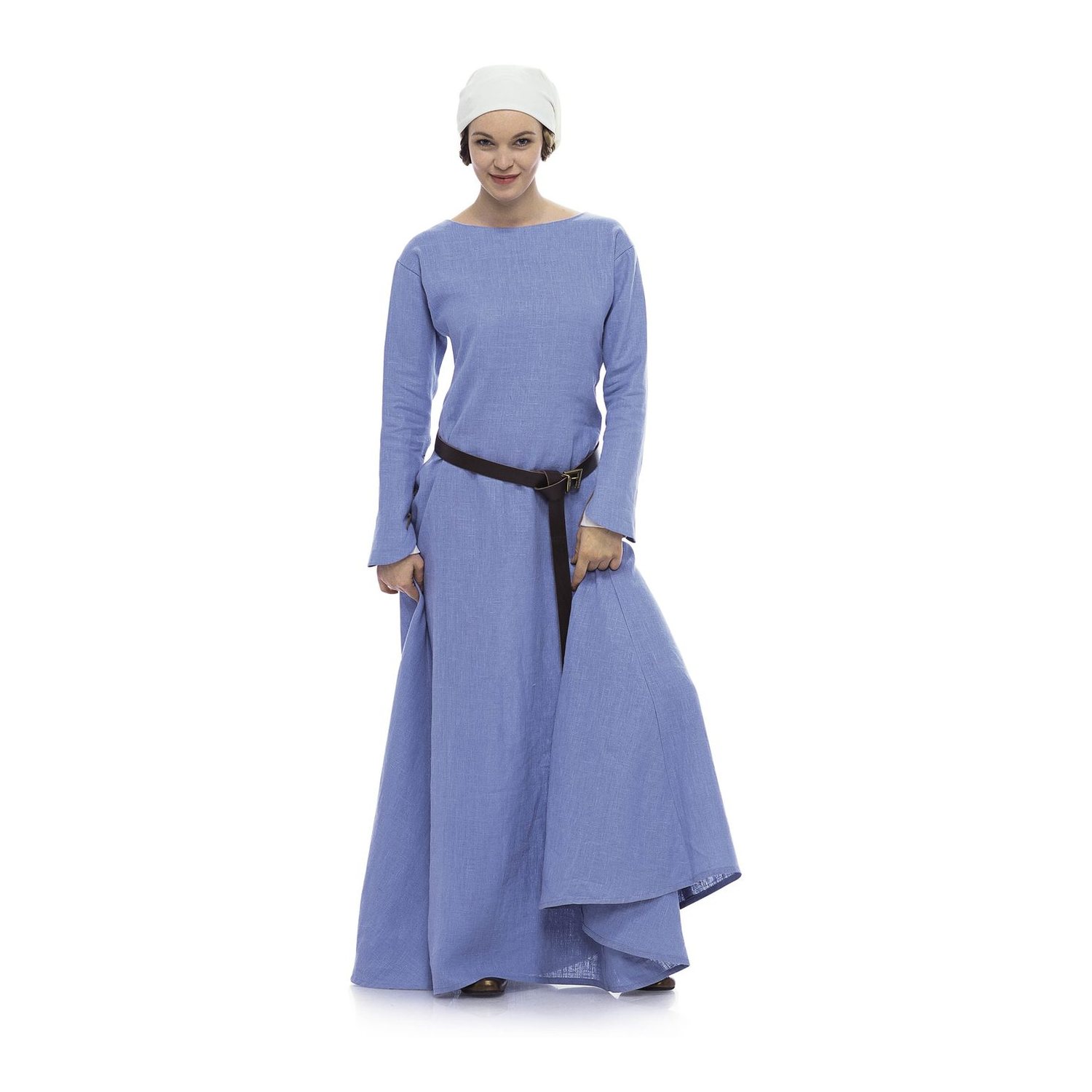 burda style Schnittmuster 7977: Mittelalterkleid mit Kappe, Modellfoto 1