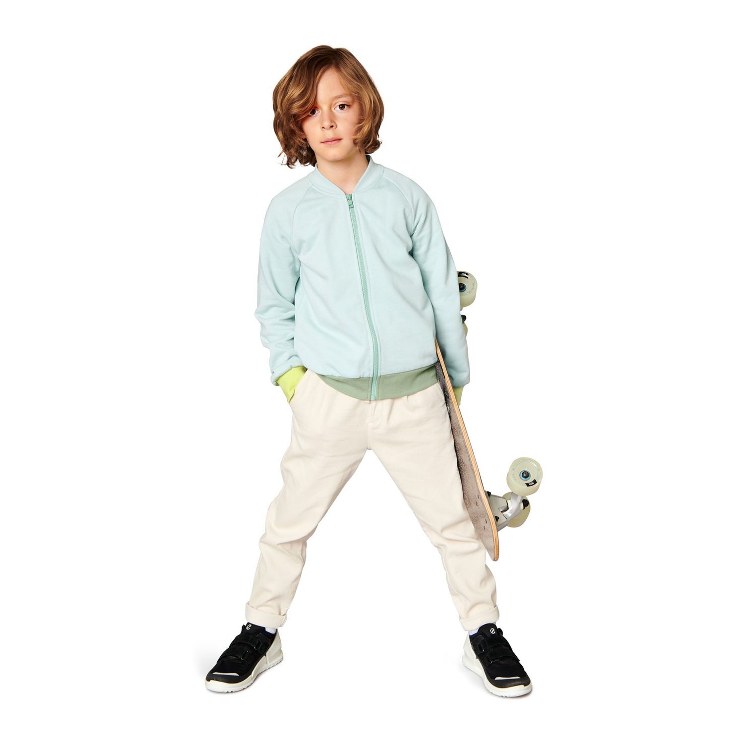 burda style Schnittmuster 9237: Sweatblouson mit Raglanärmeln, Modellfoto 2