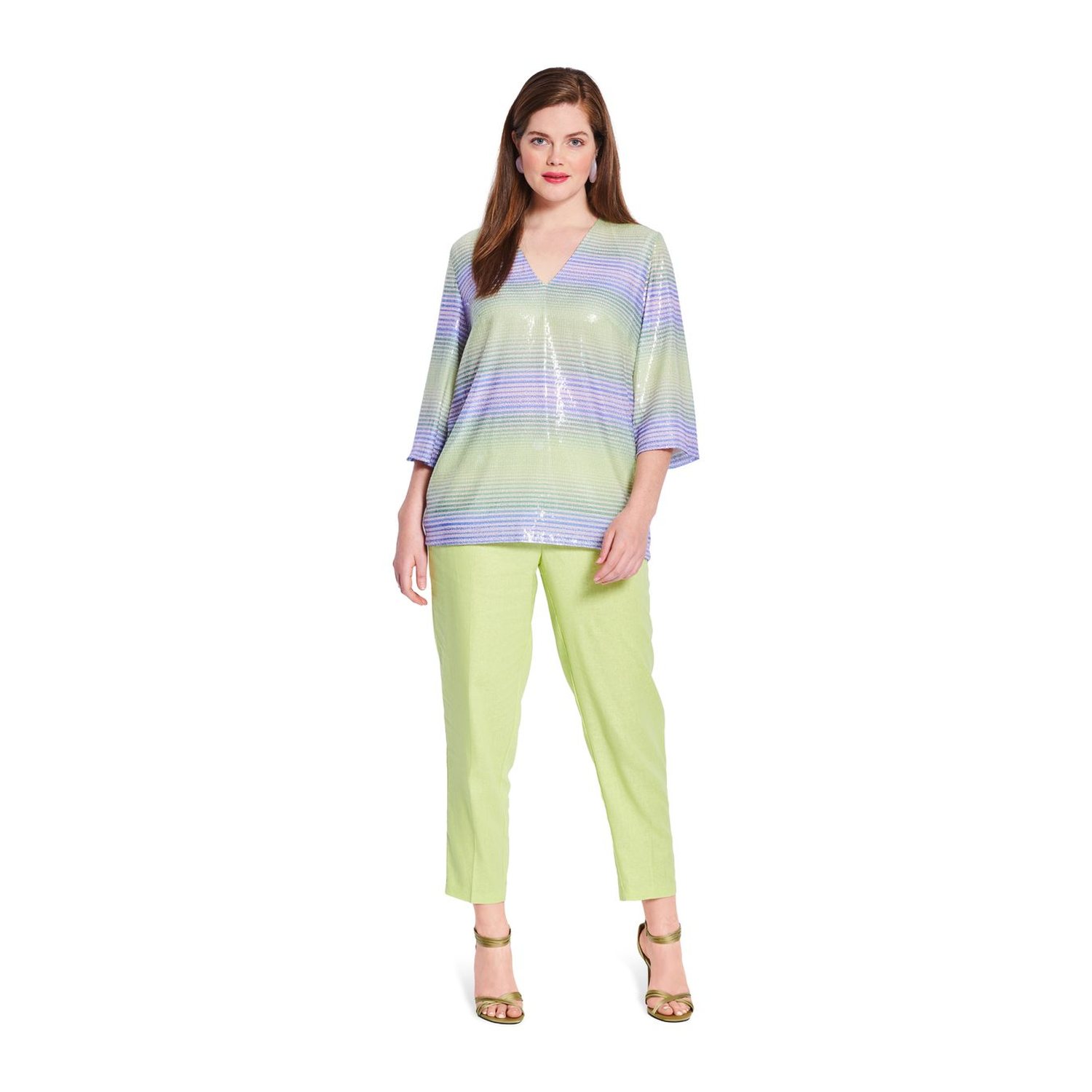 burda style Schnittmuster 5665: Blusen mit V-Ausschnitt, Modellfoto 2