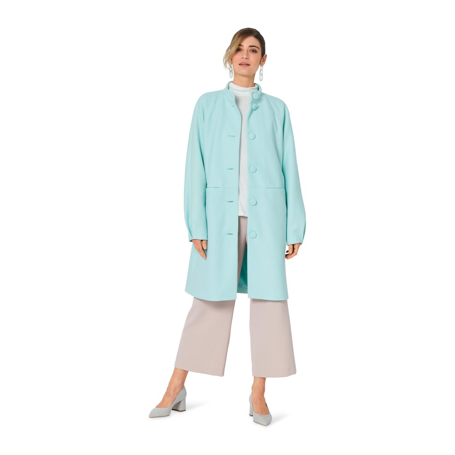 burda style Schnittmuster 5974: Mantel und Jacke mit Raglanärmeln, Modellfoto 2