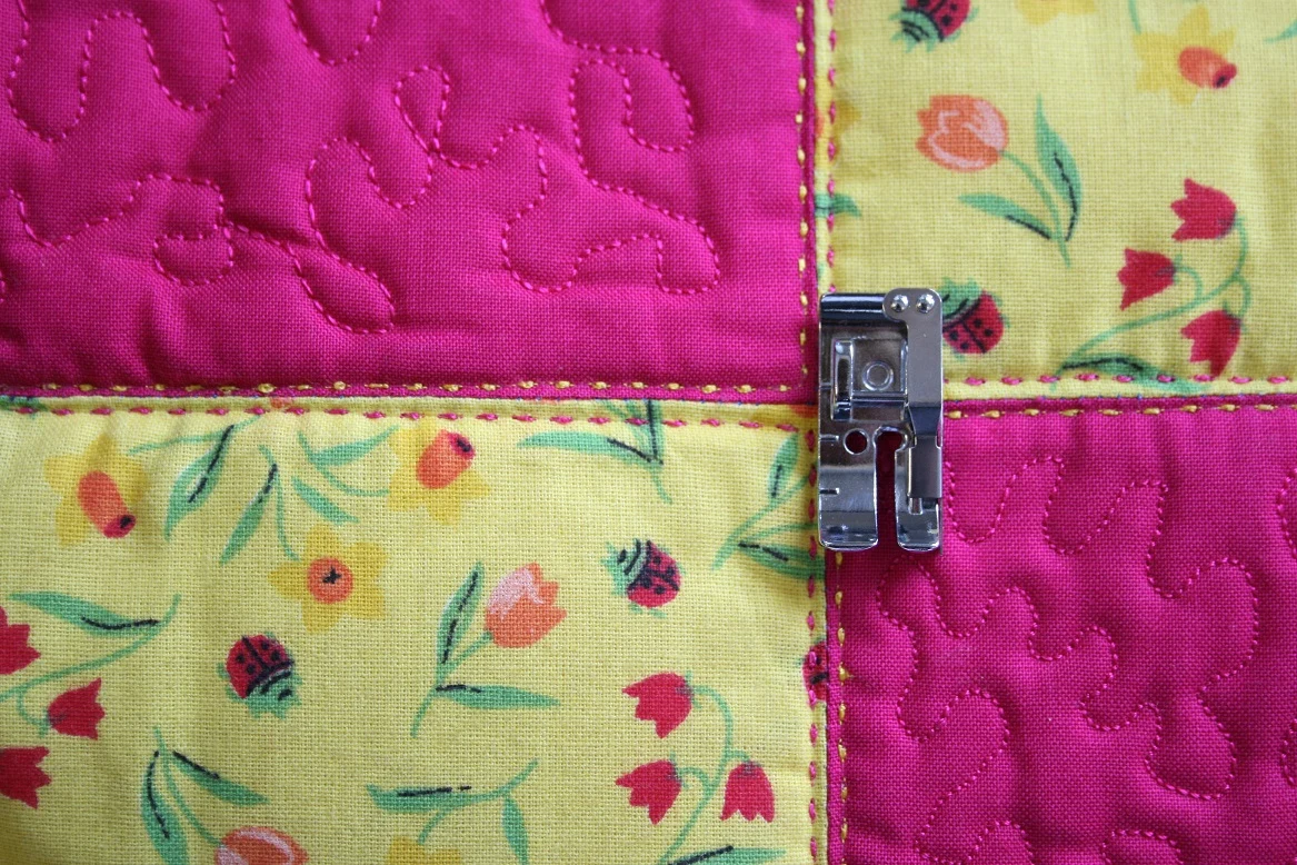 Elna 1/4 Inch-Saum- und Geradstichfuß m. Führung, Ansicht 2