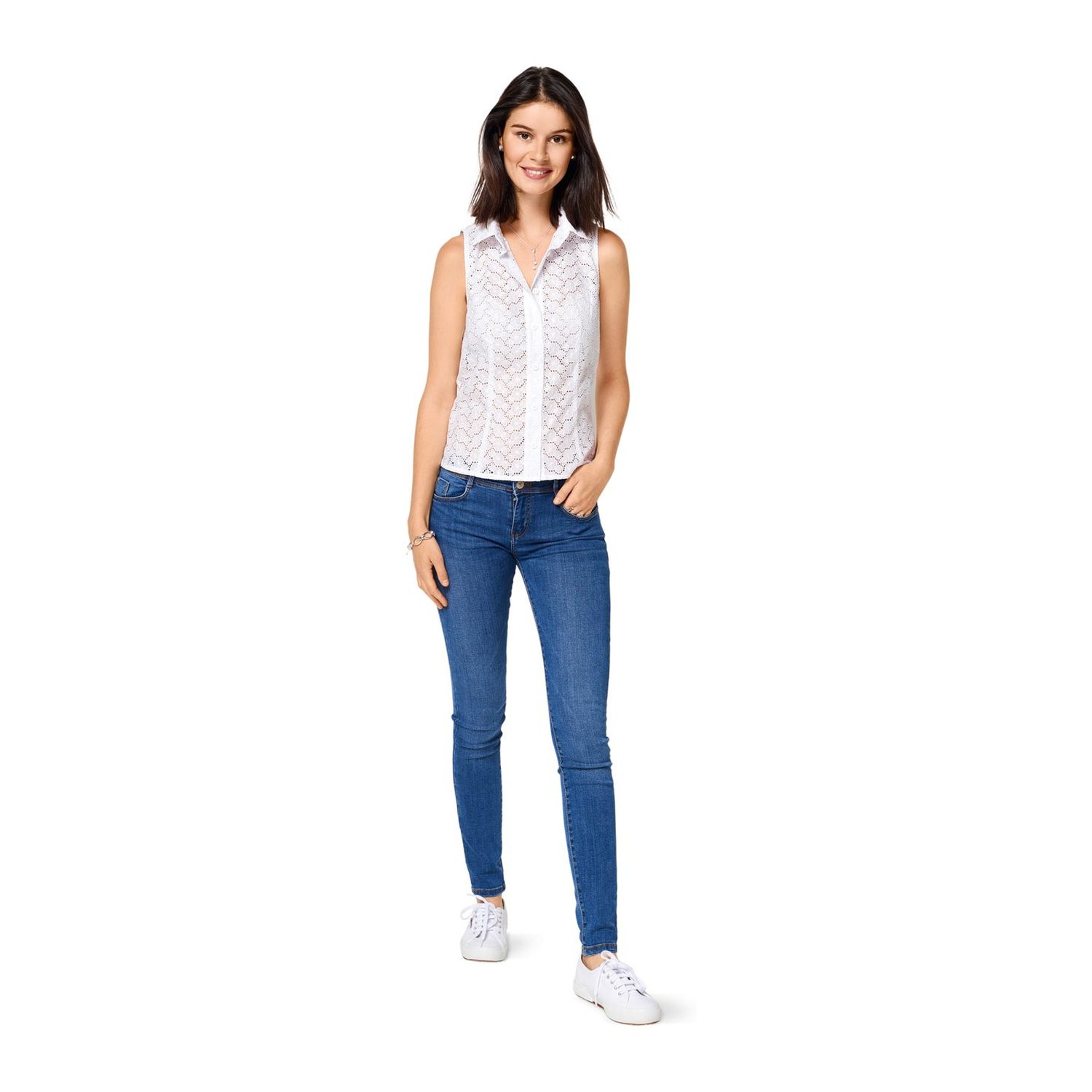 burda style Schnittmuster 6527: Sommerbluse mit Kragenvarianten, Modellfoto