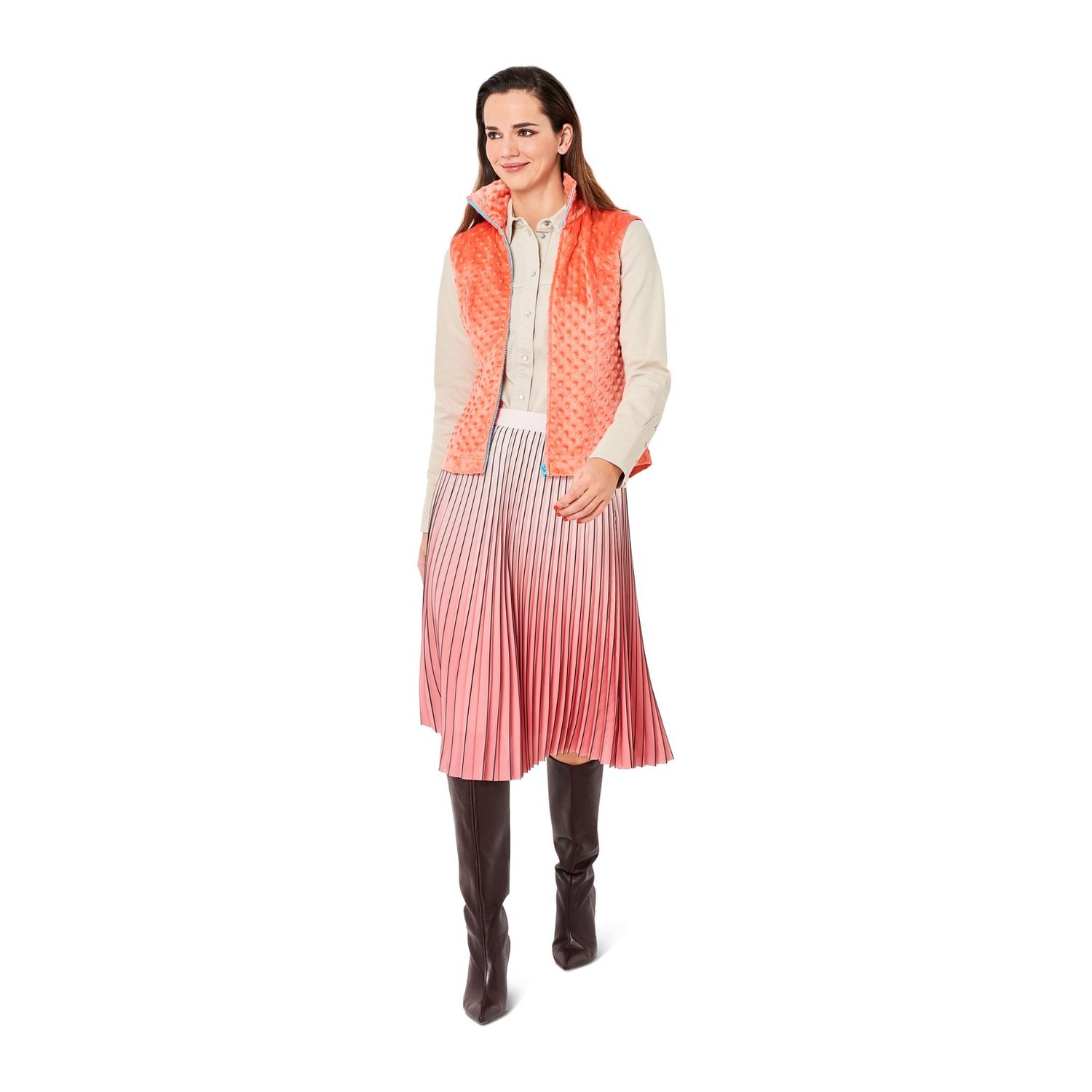 burda style Schnittmuster 6114: Weste und Jacke mit Reißverschluss, Modellfoto 1