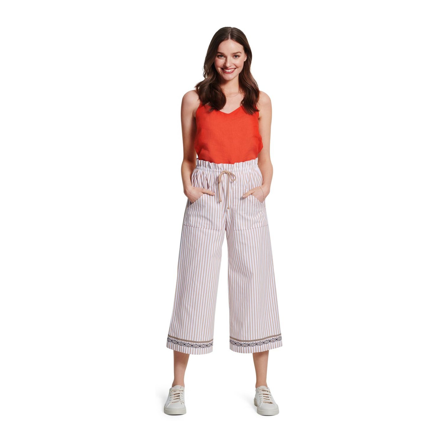 burda style Schnittmuster 5808: Shorts und Culotte, Modellfoto 3