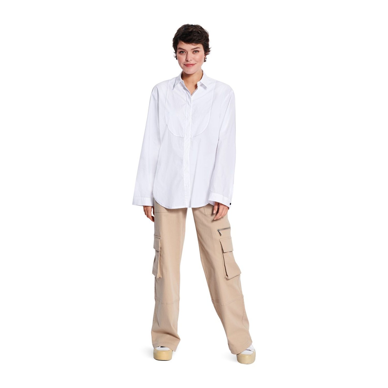 burda style Schnittmuster 5700: Smokingbluse und Rüschenbluse, Modellfoto