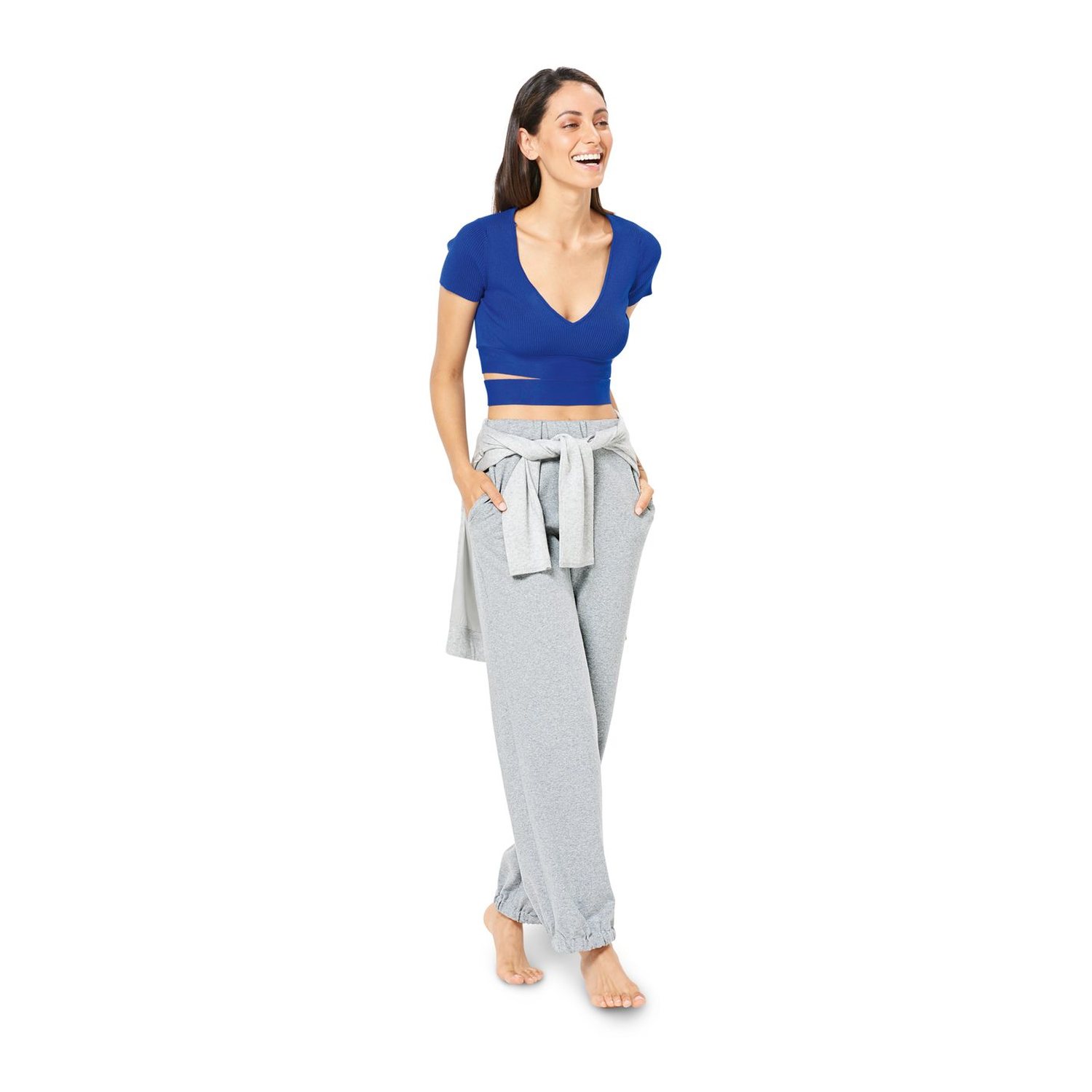 burda style Schnittmuster 6333: Jogginghose und Palazzohose, Modellfoto 1