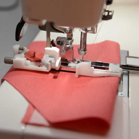 Janome Automatischer Knopflochfuß R 9 mm für Skyline S8, Ansicht 4