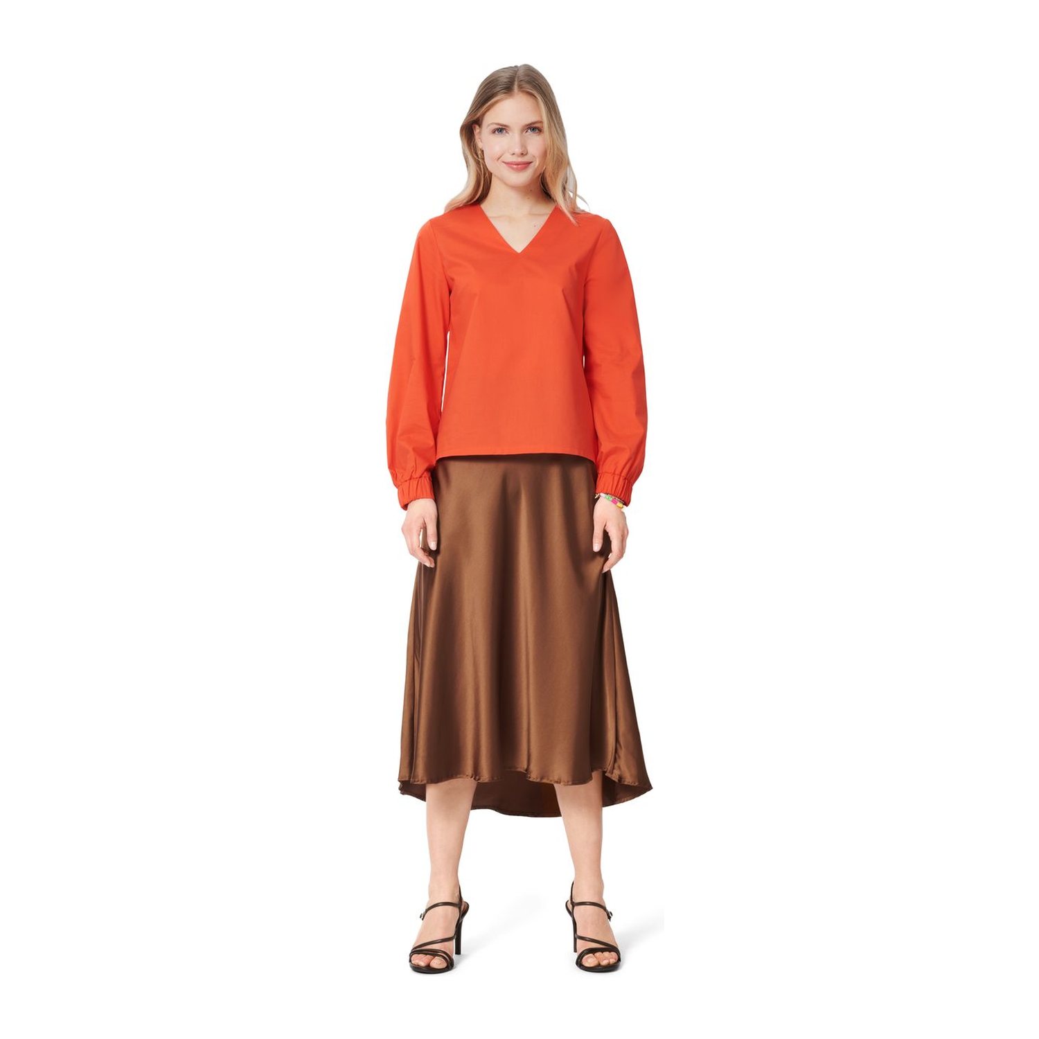 burda style Schnittmuster 5924: Bluse mit V-Ausschnitt, Modellfoto 3