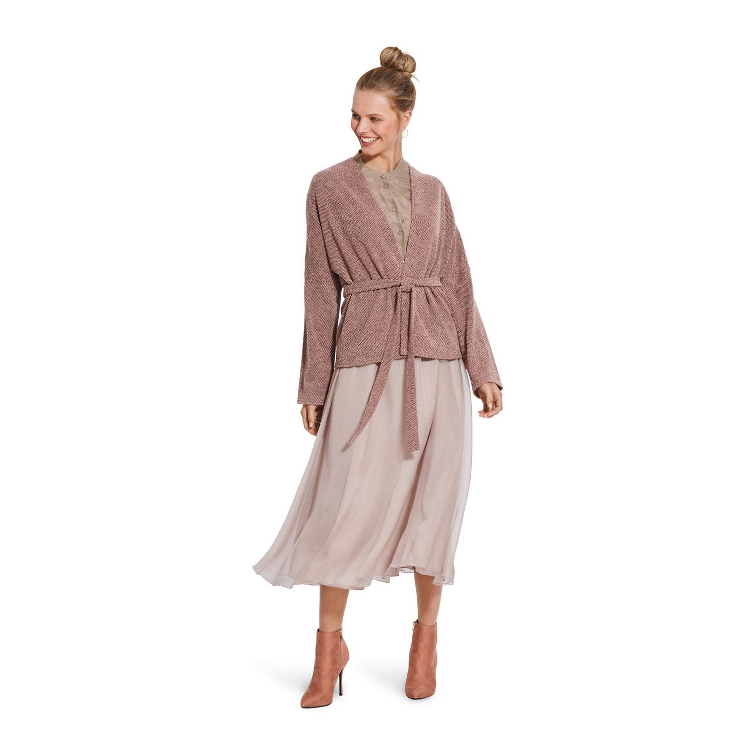 burda style Schnittmuster 5883: Strickmantel und Cardigan, Modellfoto 3