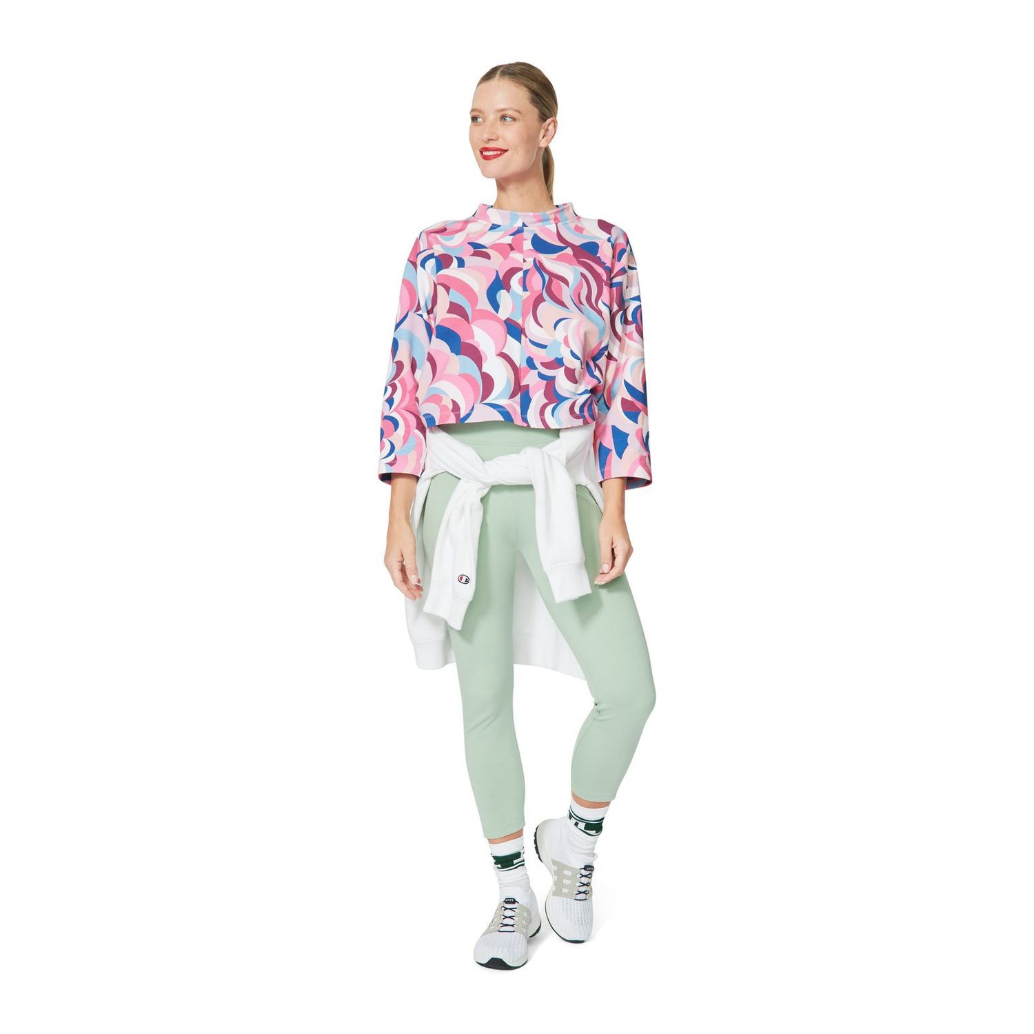 burda style Schnittmuster 5763: Shirts mit Knotendetail, Modellfoto 2