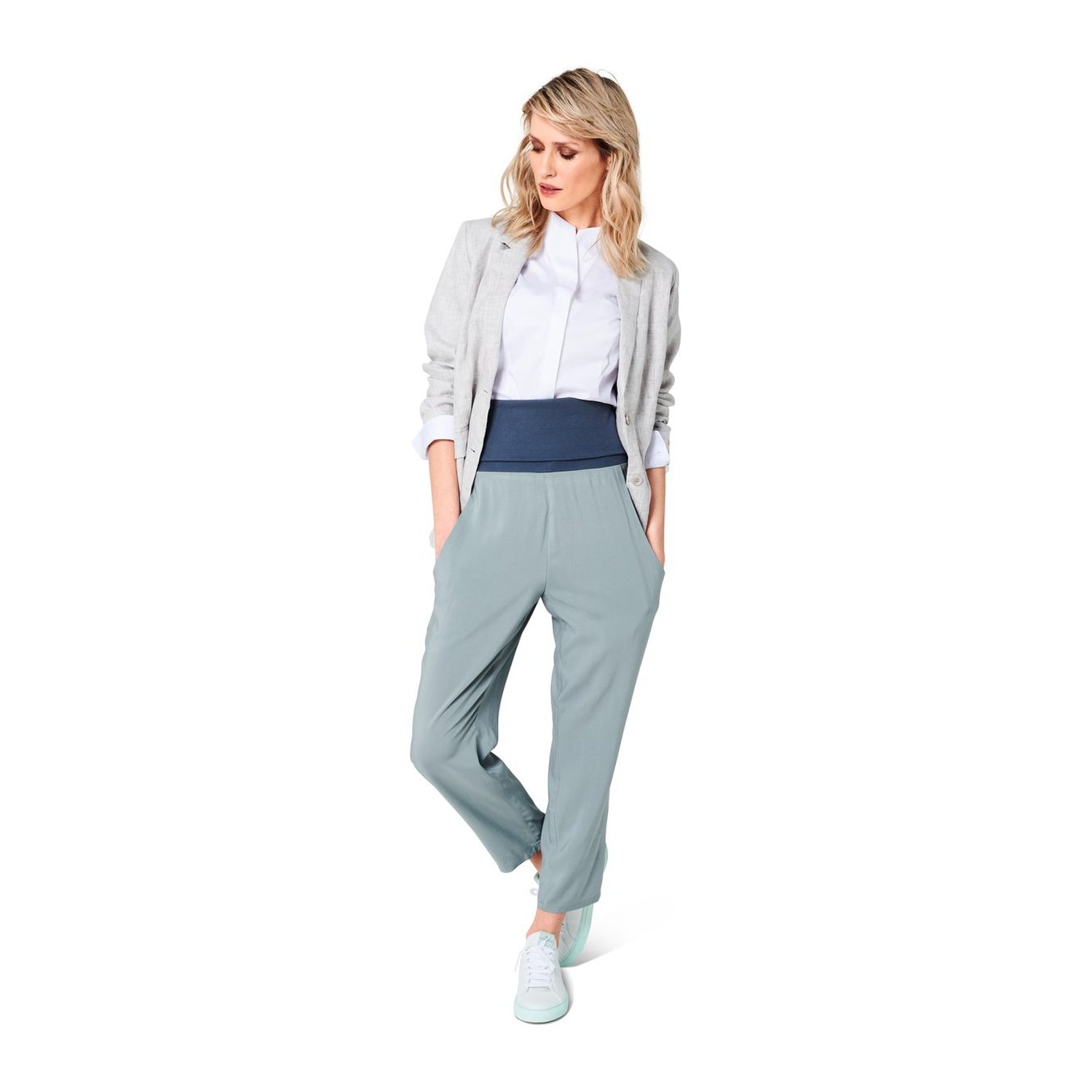 burda style Schnittmuster 6124: Hose mit breitem Bündchenbund, Modellfoto