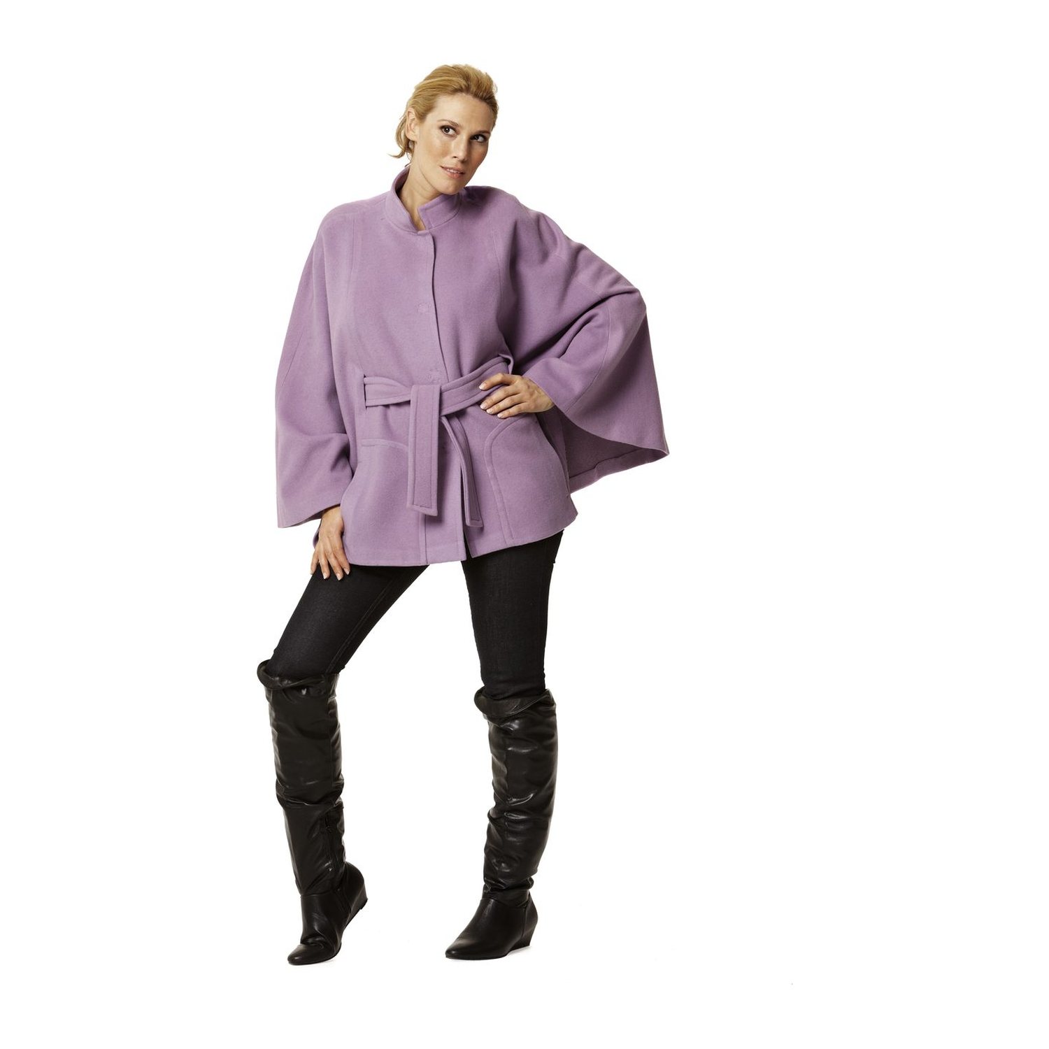 burda style Schnittmuster 7422: Cape für Damen, Modellfoto 2