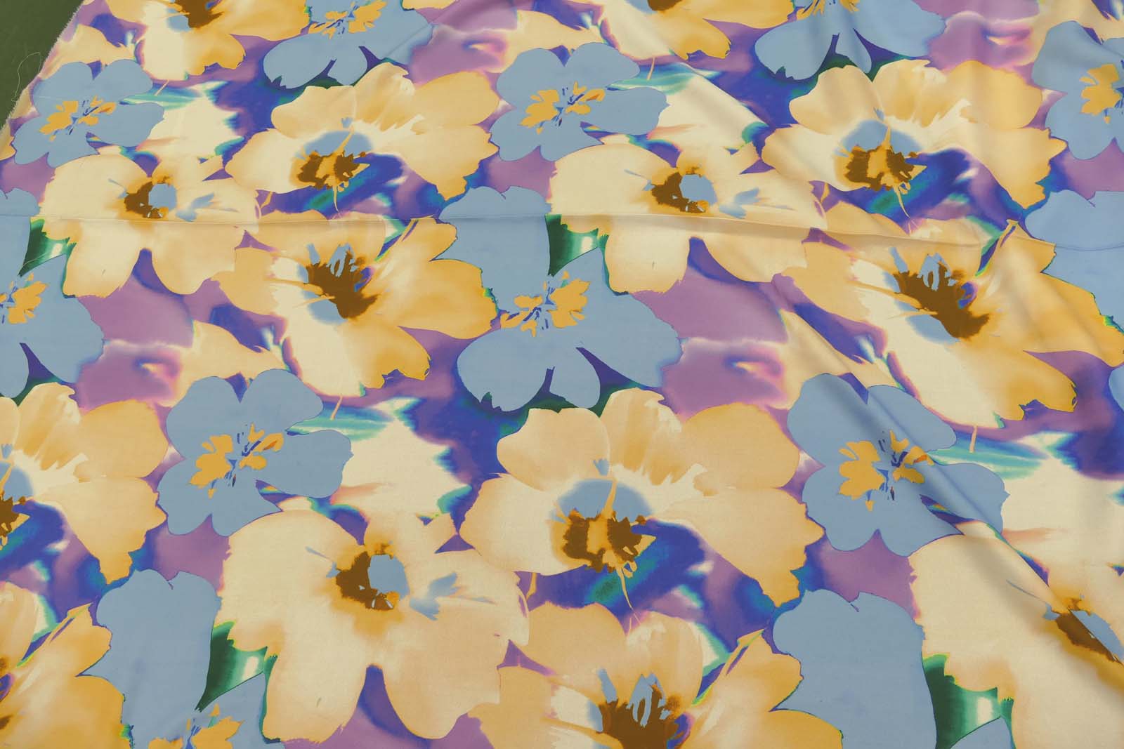 Viskose Crepe blau beige  Blumen