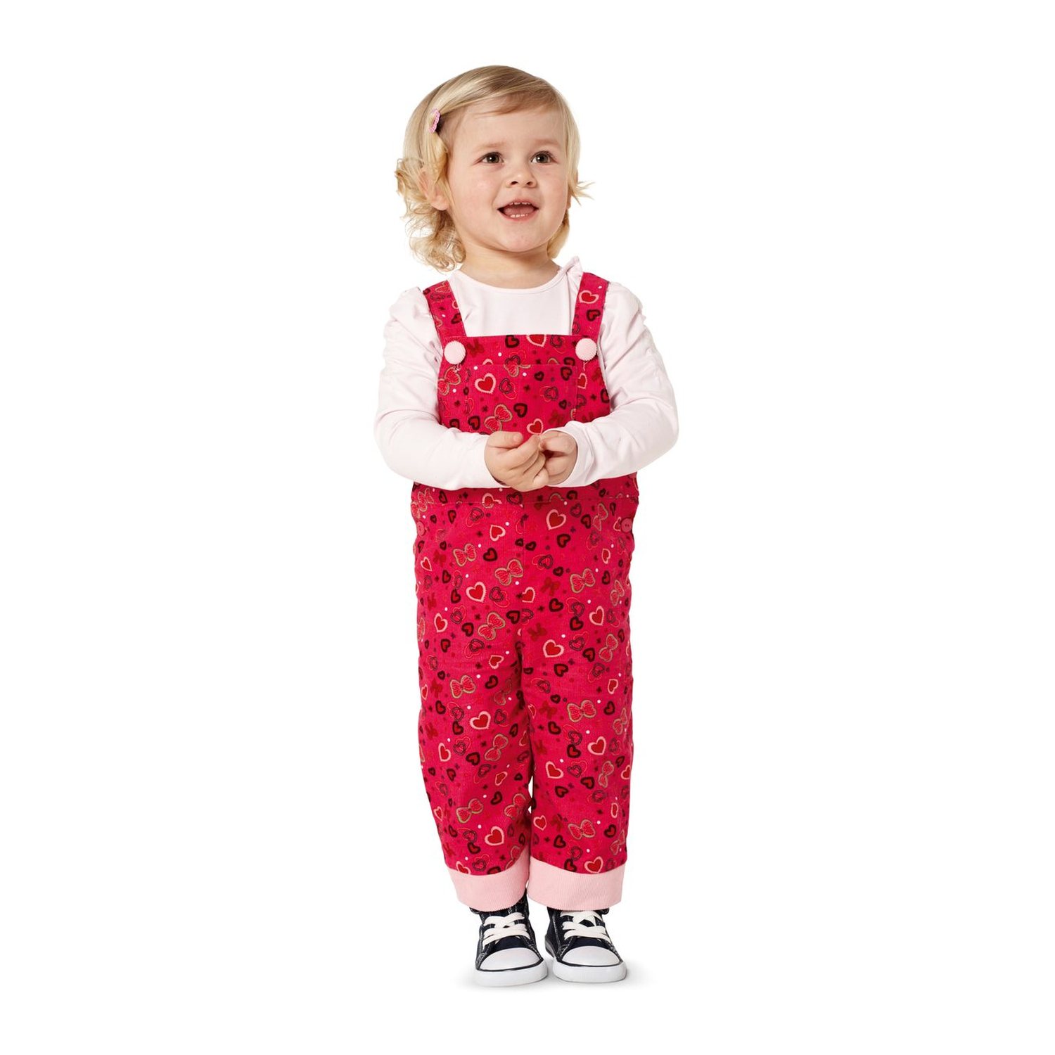 burda style Schnittmuster 9424: Latzhose und Latzrock, Modellfoto 1