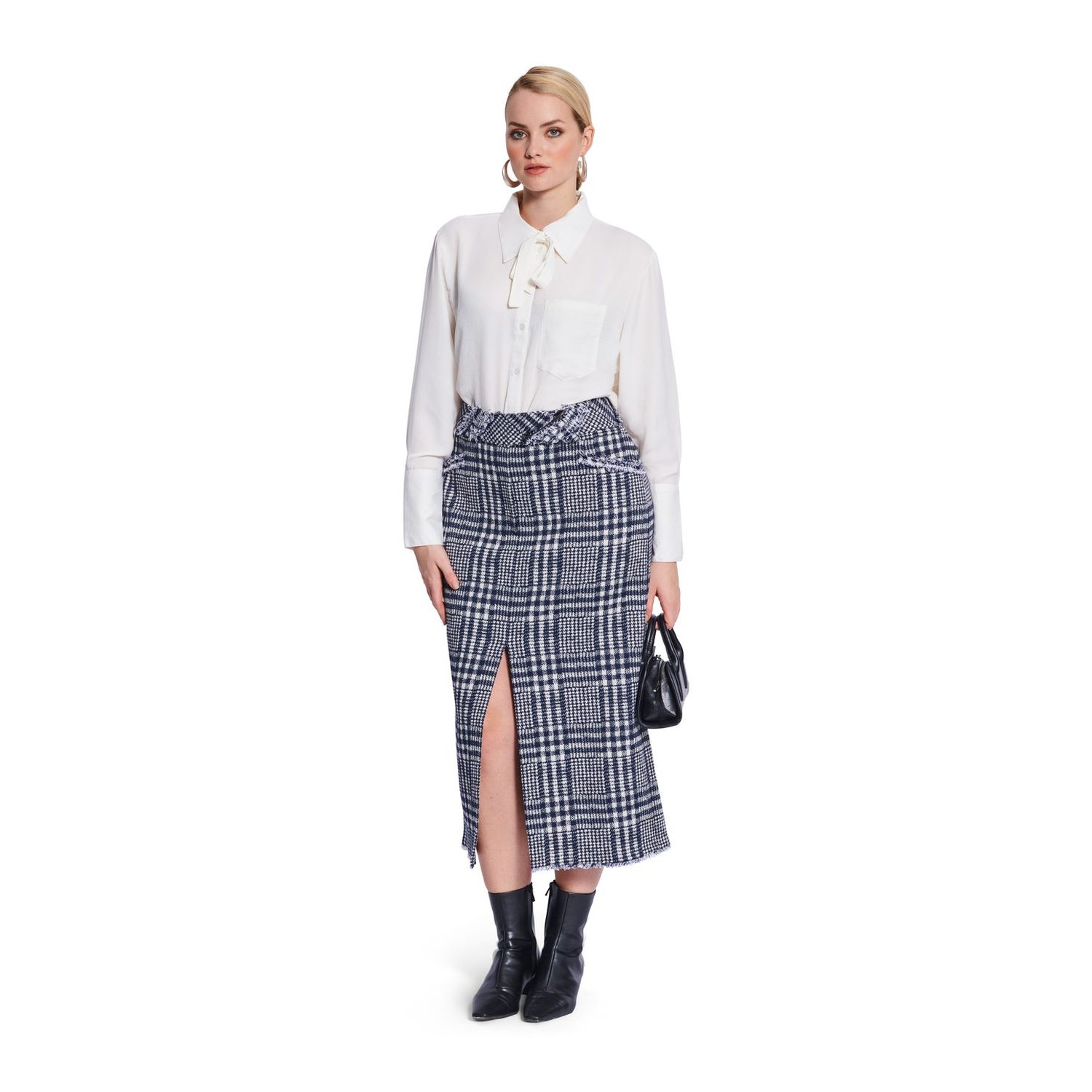 burda style Schnittmuster 5715: Jeansröcke mit Schlitz, Modellfoto 1