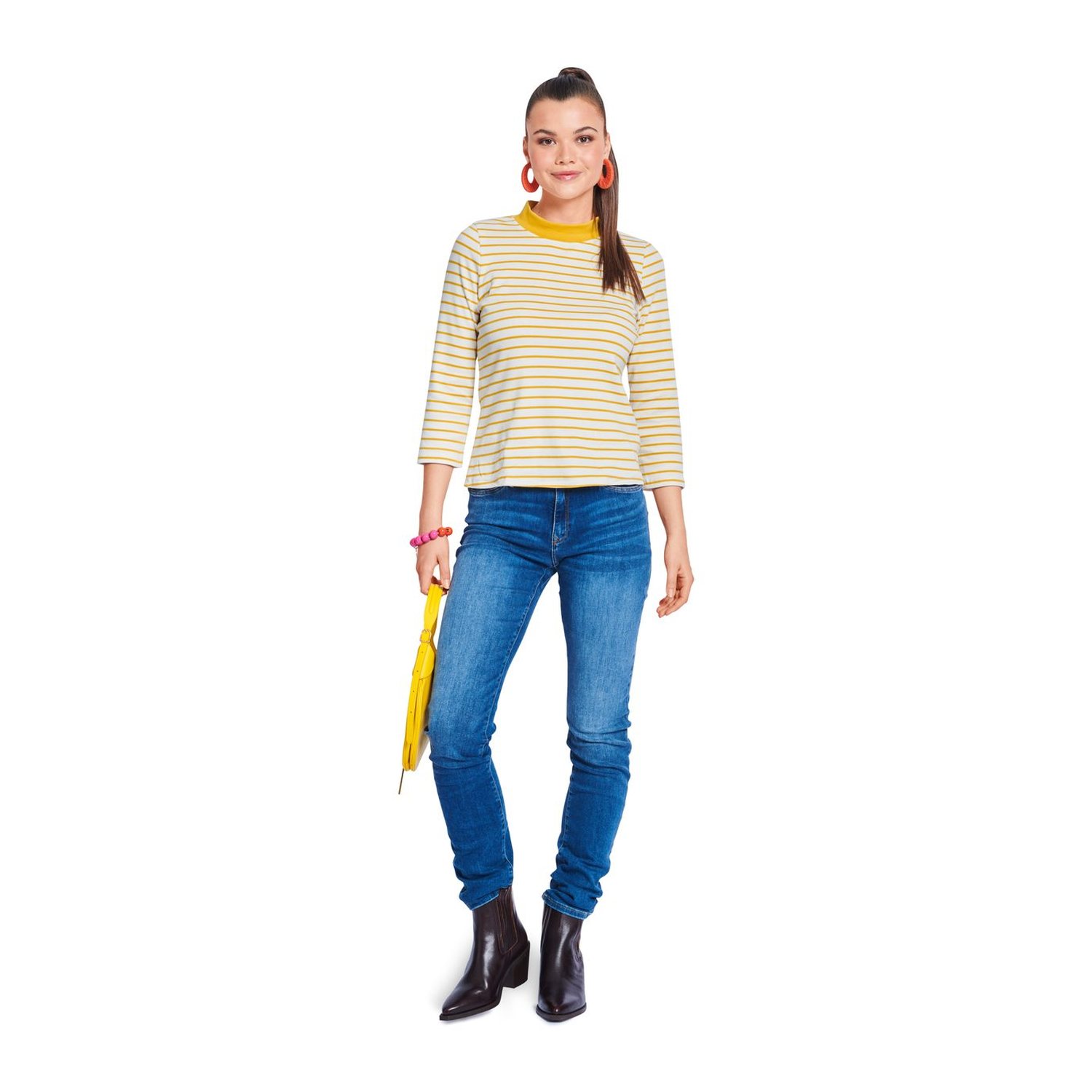 burda style Schnittmuster 5705: Jersey-Shirts mit Kragen und Rüschen, Modellfoto 3