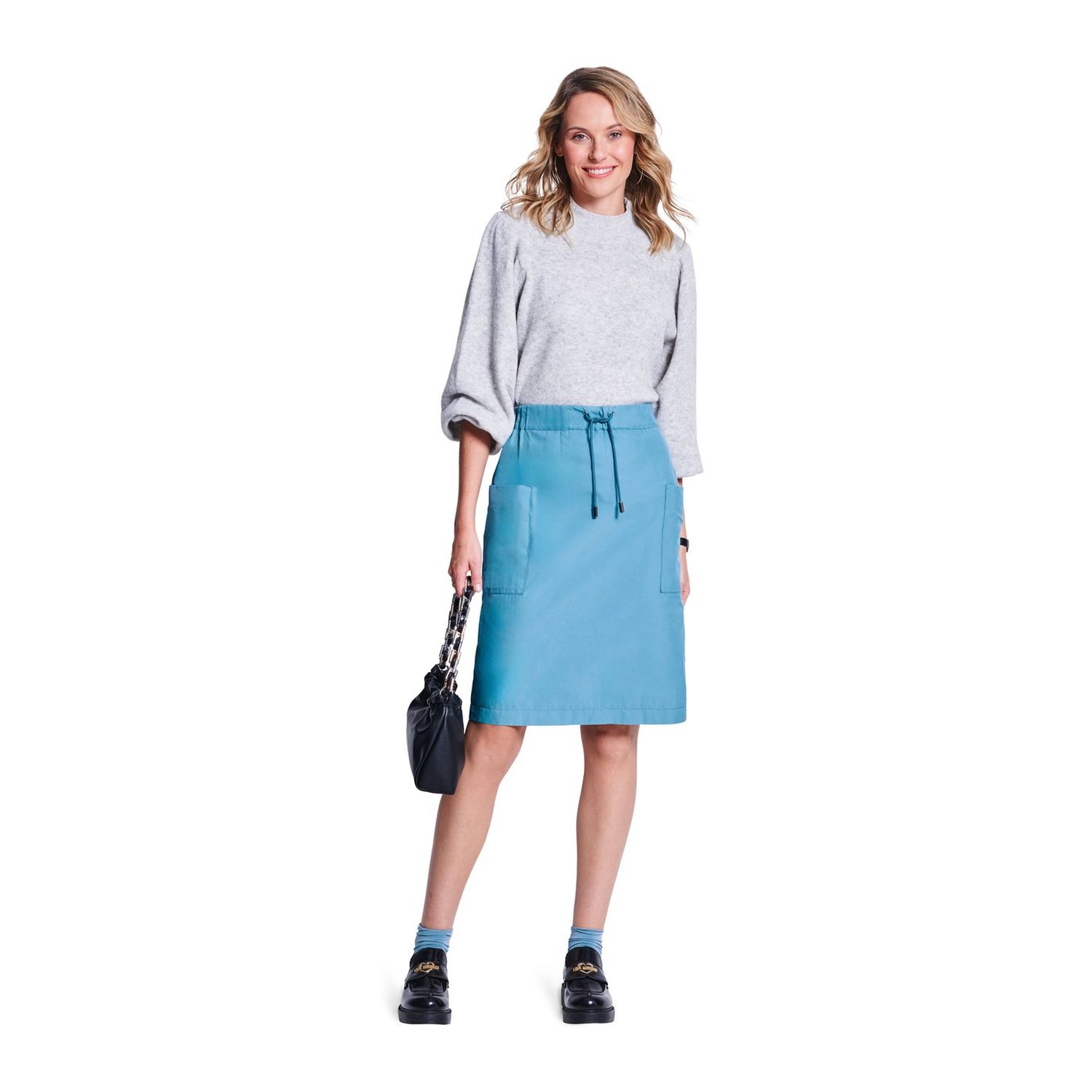 burda style Schnittmuster 5779: Bleistiftröcke mit Cargotaschen, Modellfoto 2