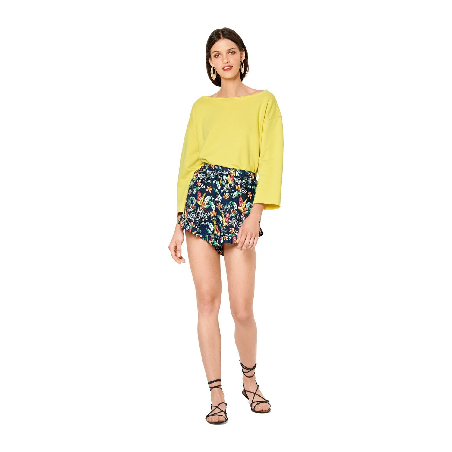 burda style Schnittmuster 6199: Shorts und Hosen mit Gummizug, Modellfoto 2