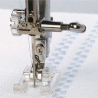 Janome Offener Satinstichfuß (F2) für 680+, 710, 720PRO u. a. (auch Elna), Ansicht 2