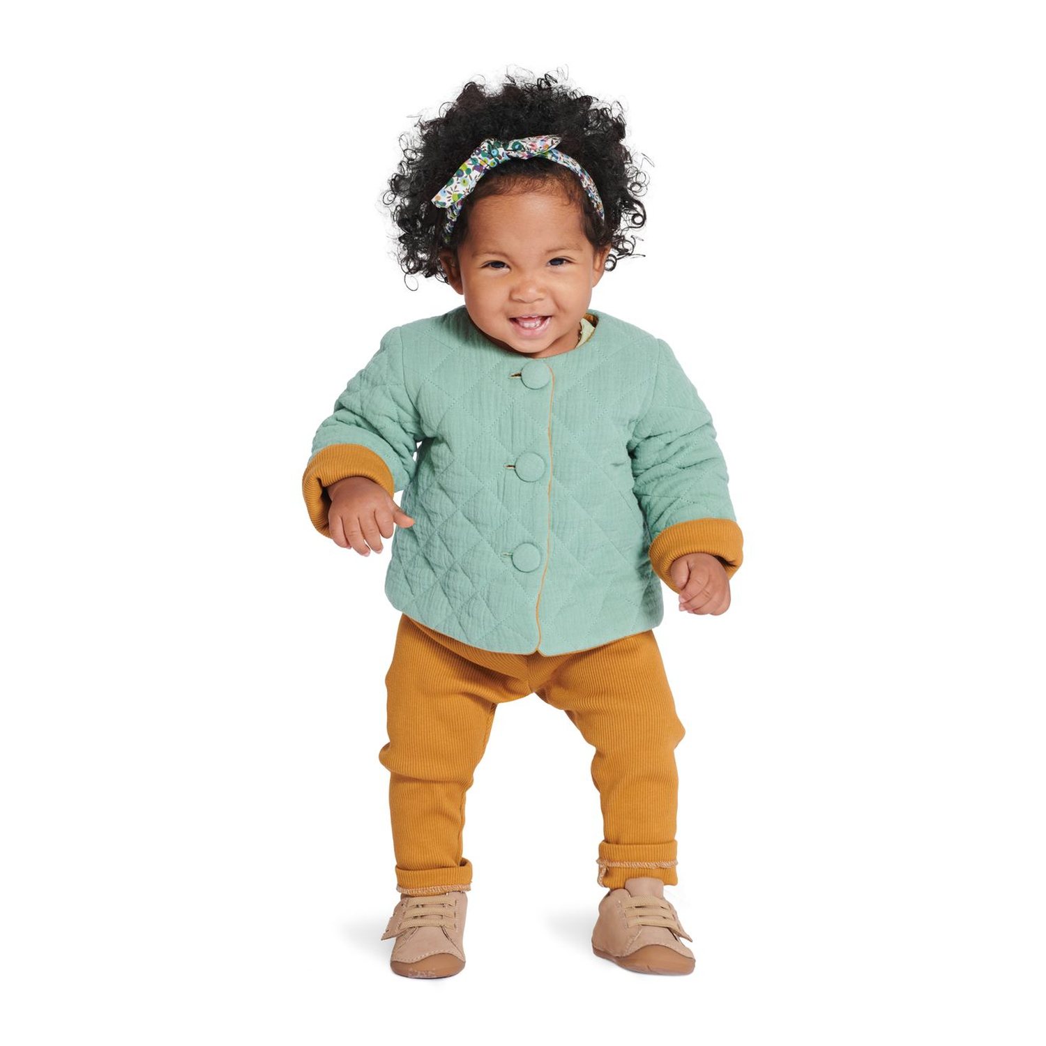 burda style Schnittmuster 9231: Babyjacke und Schlupfhosen, Modellfoto 2