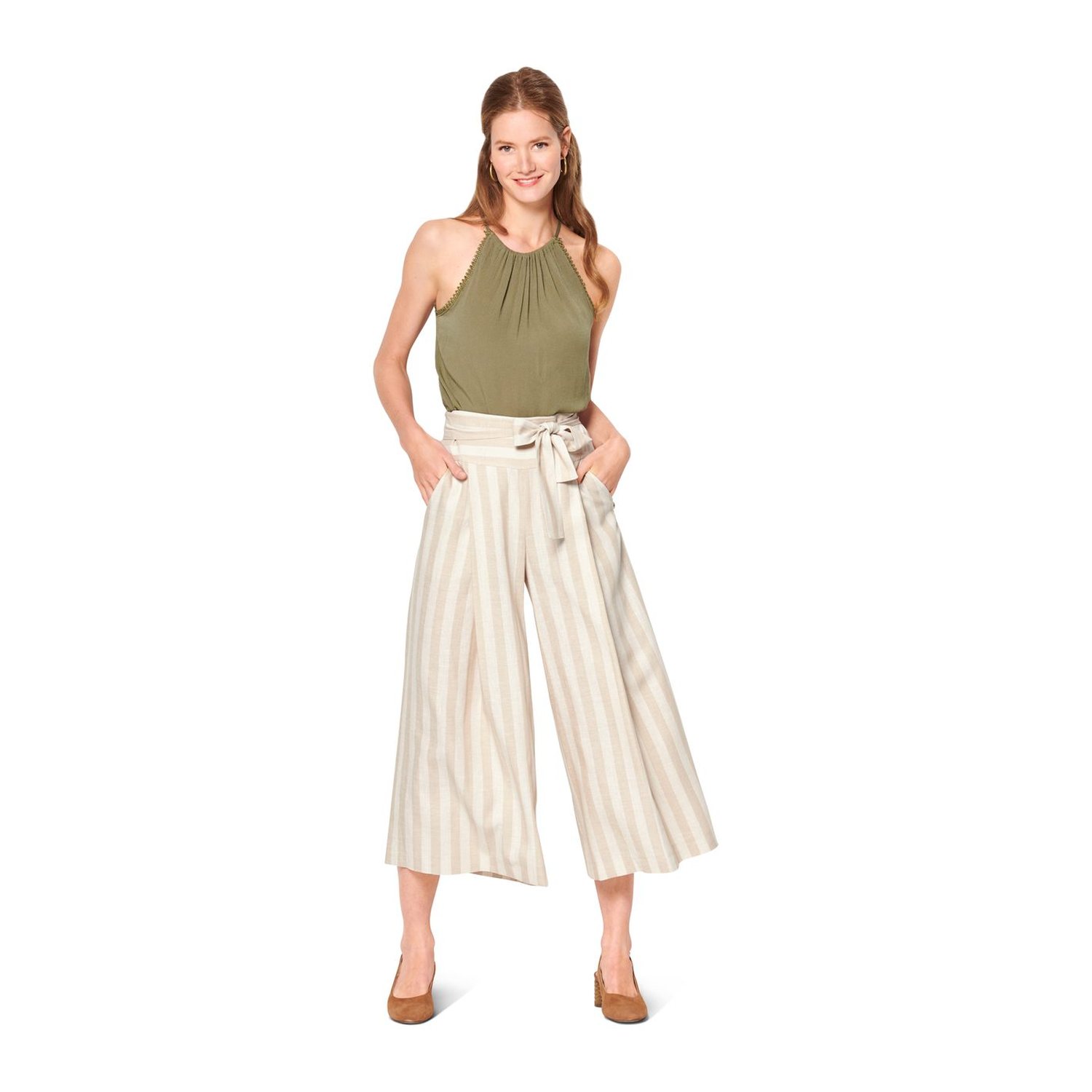 burda style Schnittmuster 6138: High-Waist-Culotte und Shorts, Modellfoto 1