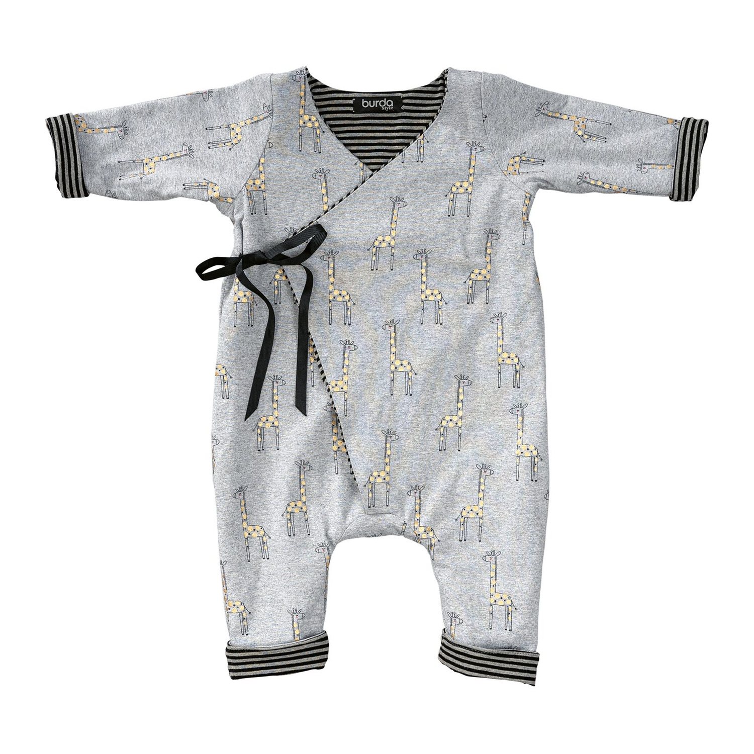 burda style Schnittmuster 9314: Gedoppelter Wickelstrampler, Modellfoto 3