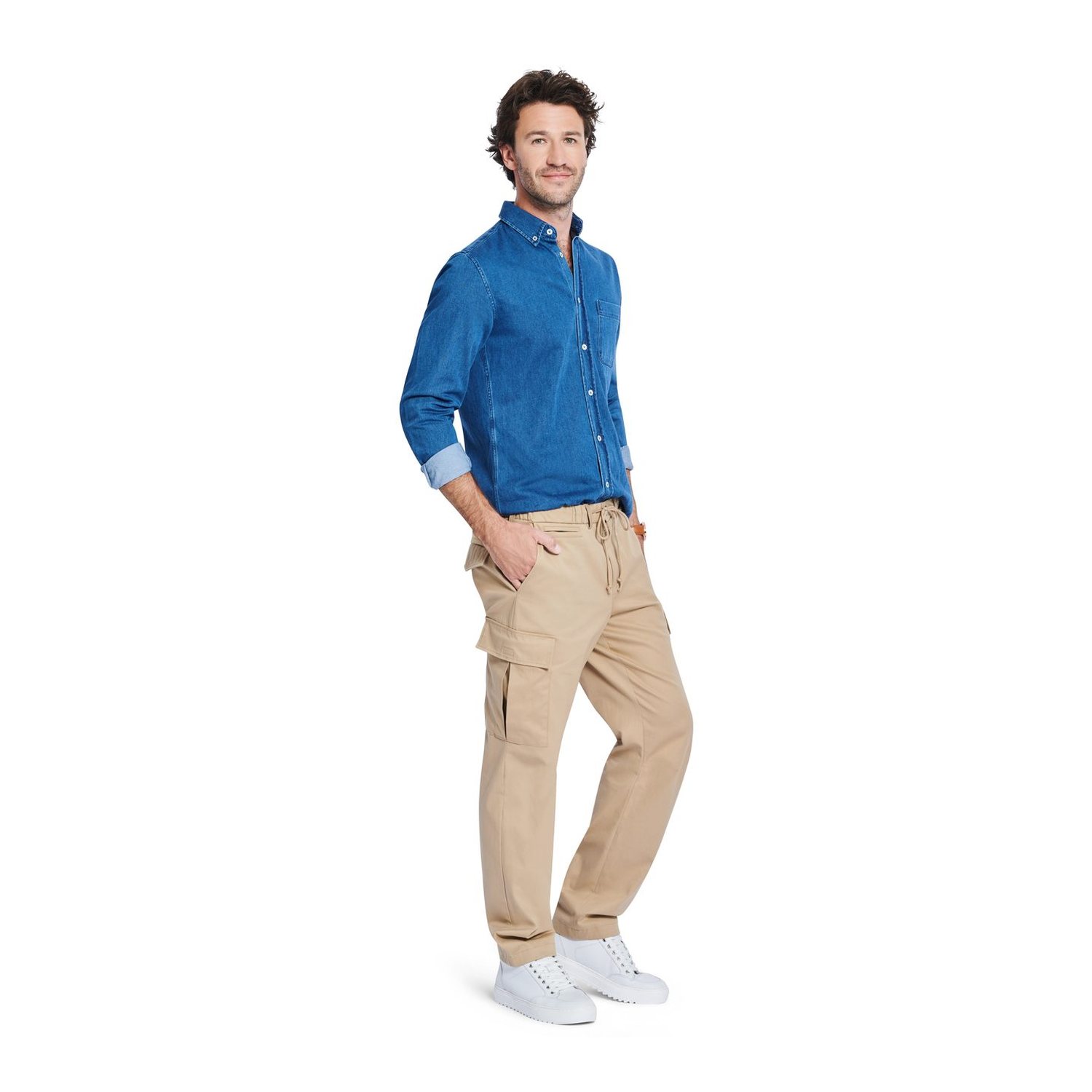 burda style Schnittmuster 5814: Hose mit Kniefalten und Bermudas, Modellfoto 2
