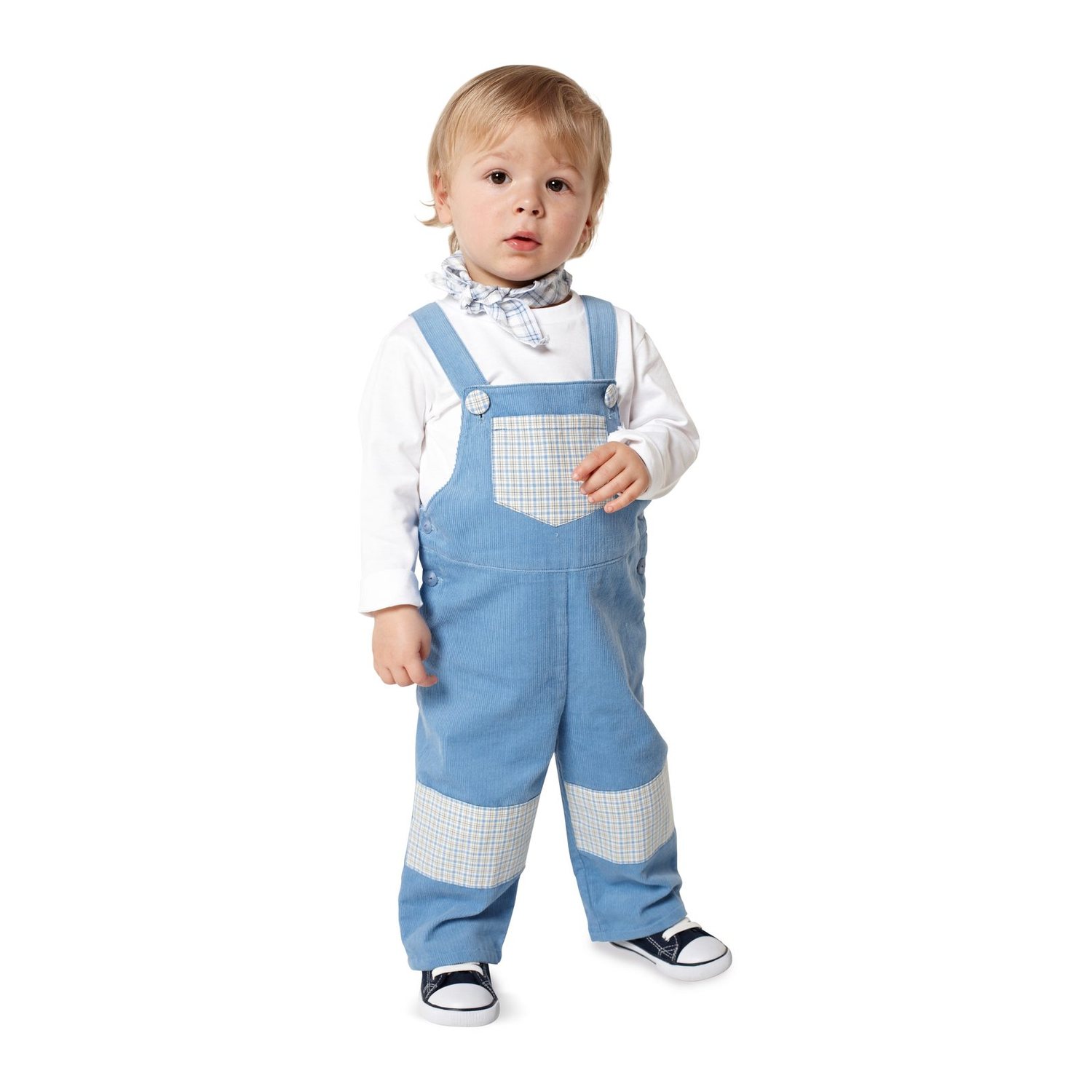 burda style Schnittmuster 9424: Latzhose und Latzrock, Modellfoto 2