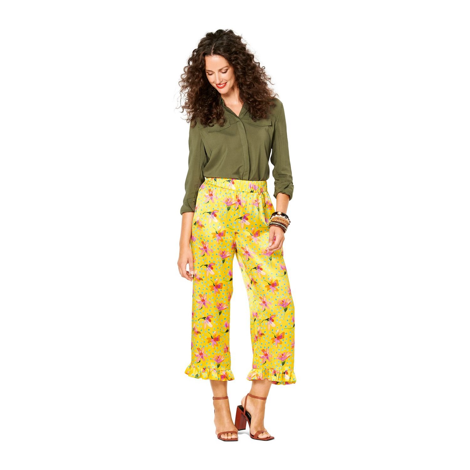 burda style Schnittmuster 6199: Shorts und Hosen mit Gummizug, Modellfoto 1