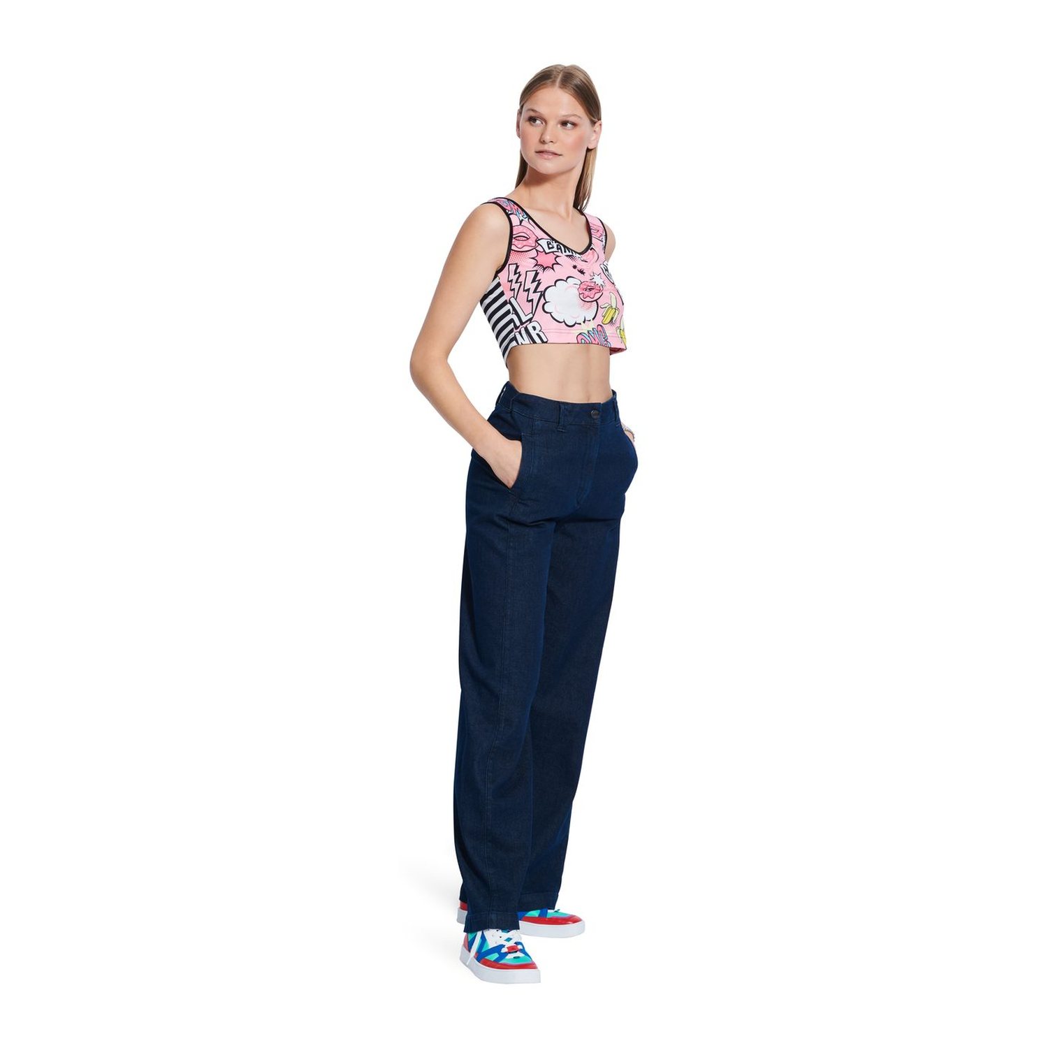 burda style Schnittmuster 5852: Sporttop mit Raffung, Modellfoto 2