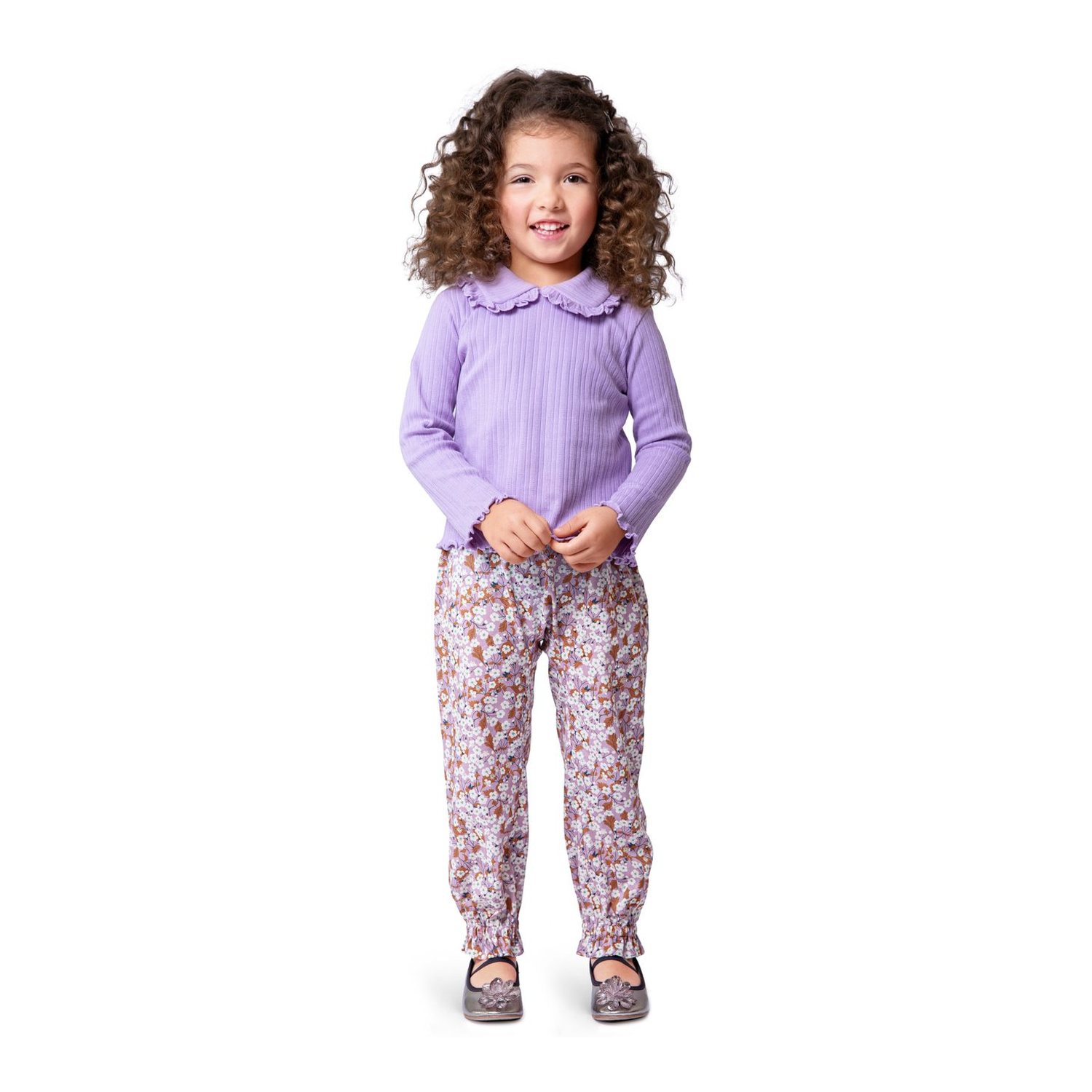 burda style Schnittmuster 9211: Kinderhose und Shorts, Modellfoto 3