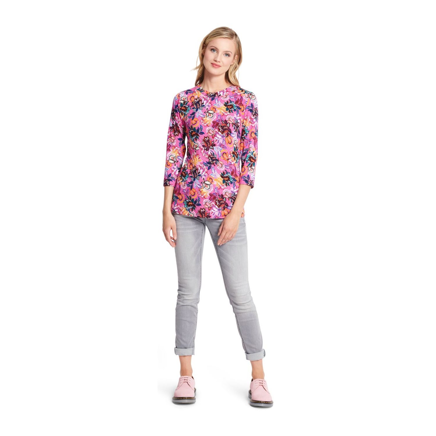 burda style Schnittmuster 5876: Basic-Shirt aus Jersey, Modellfoto 1