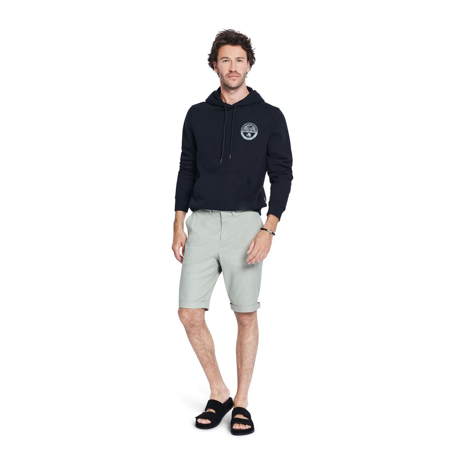 burda style Schnittmuster 5814: Hose mit Kniefalten und Bermudas, Modellfoto 3
