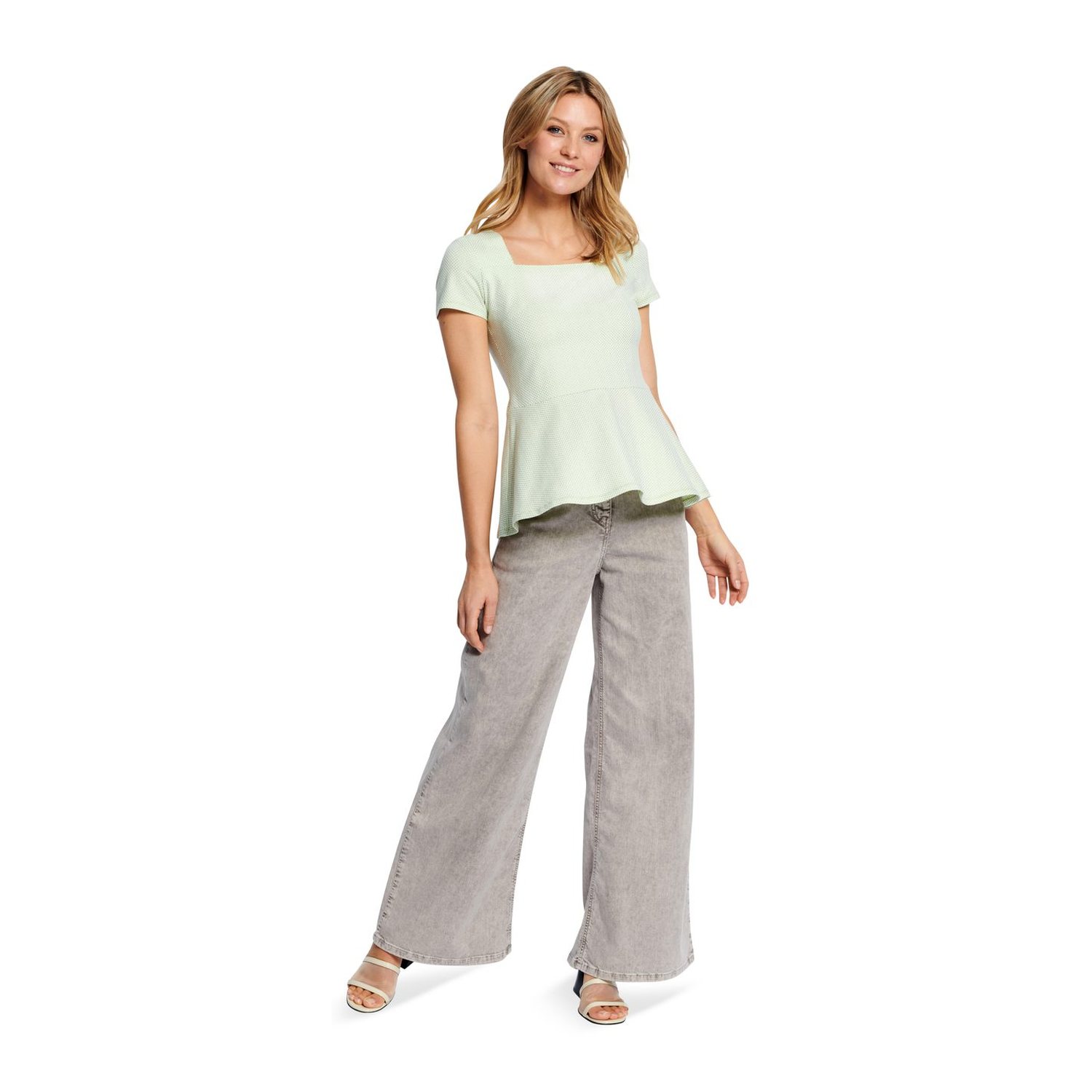 burda style Schnittmuster 5908: Jerseybluse mit Schößchen, Modellfoto 2