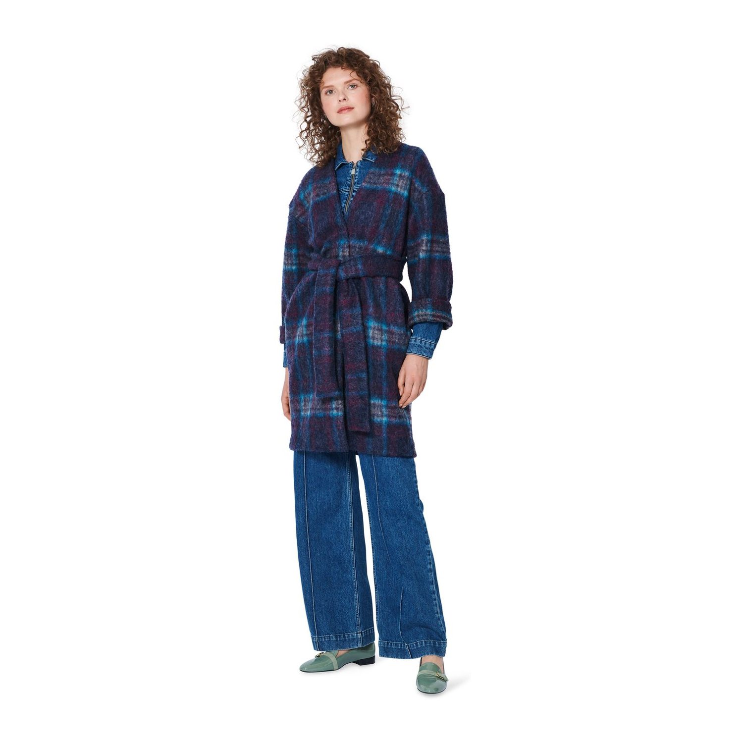 burda style Schnittmuster 5976: Kragenlose Jacken und Mantel, Modellfoto
