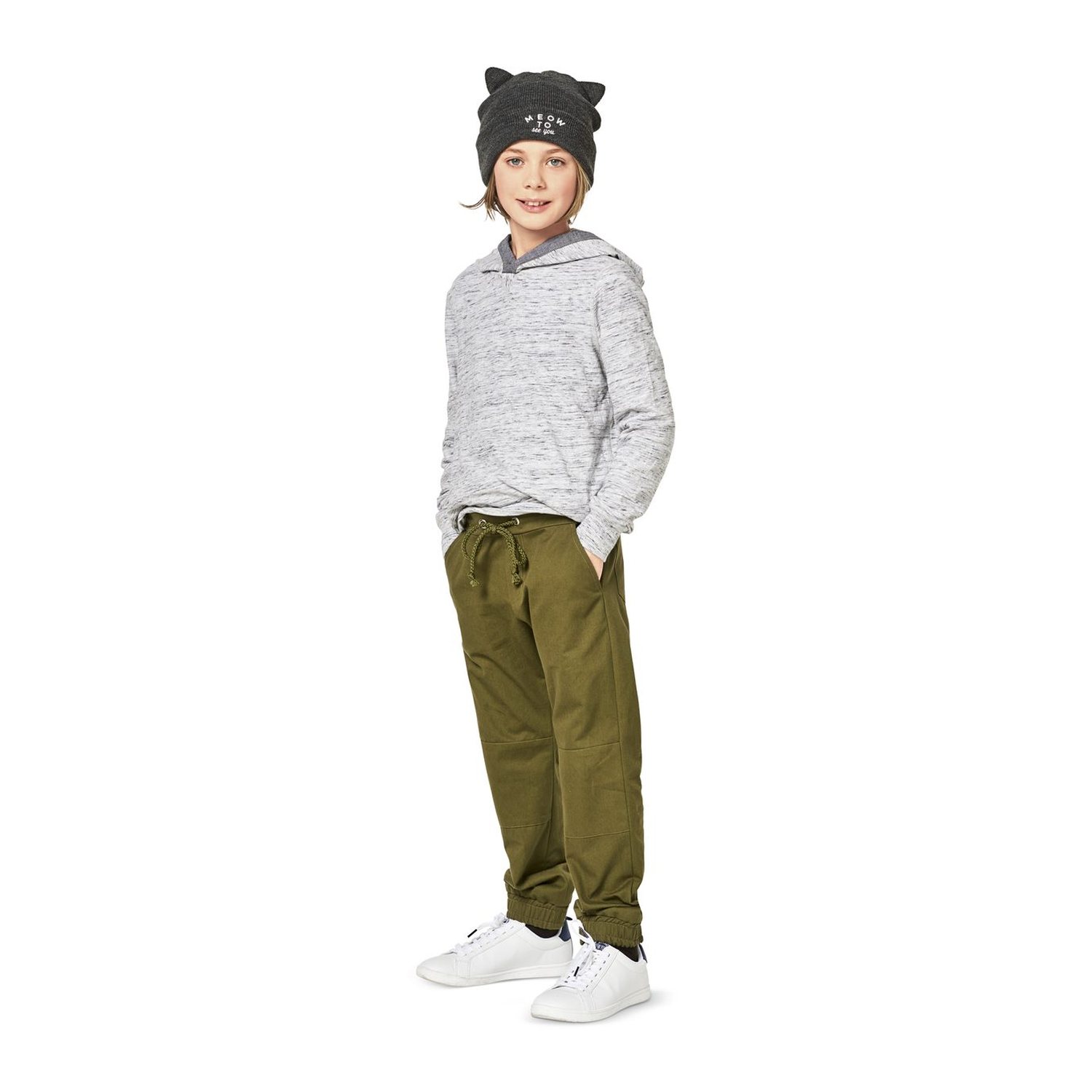 burda style Schnittmuster 9354: Hose mit Hüftpassentaschen, Modellfoto 3