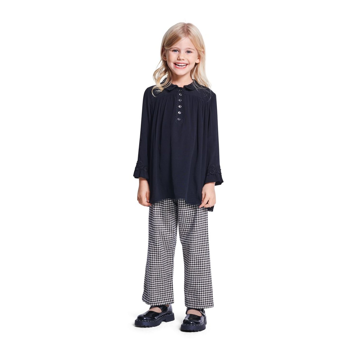 burda style Schnittmuster 9216: Kleid mit Schleife und Bluse, Modellfoto