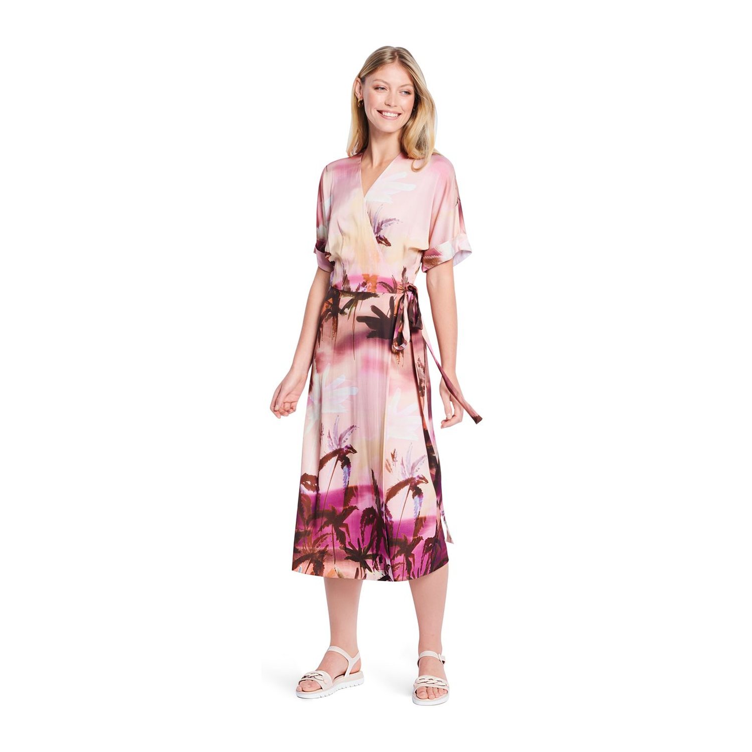 burda style Schnittmuster 5844: Wickelkleider mit angeschnittenen Ärmeln, Modellfoto 3