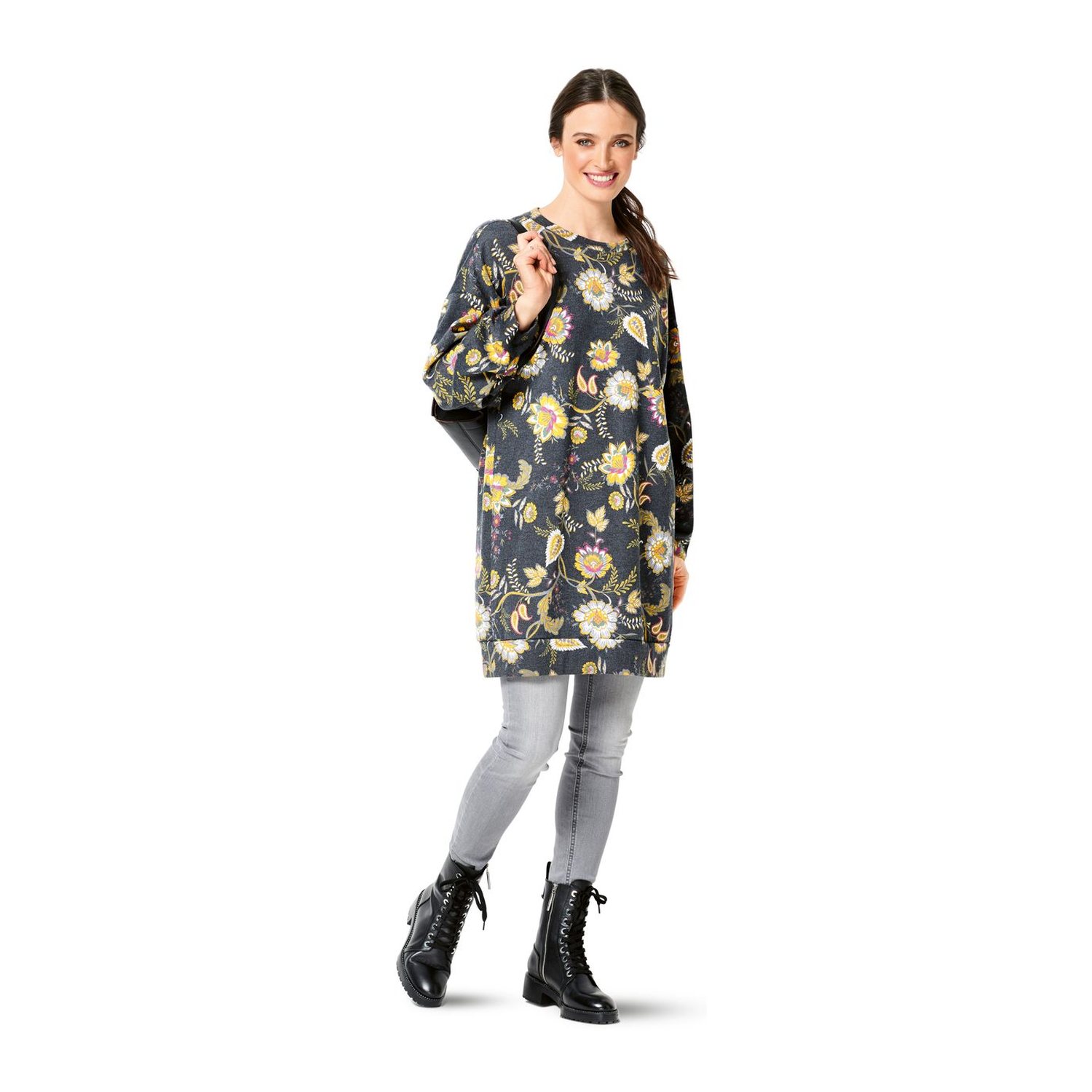 burda style Schnittmuster 6296: Sweatshirt und Hoodie, Modellfoto 2