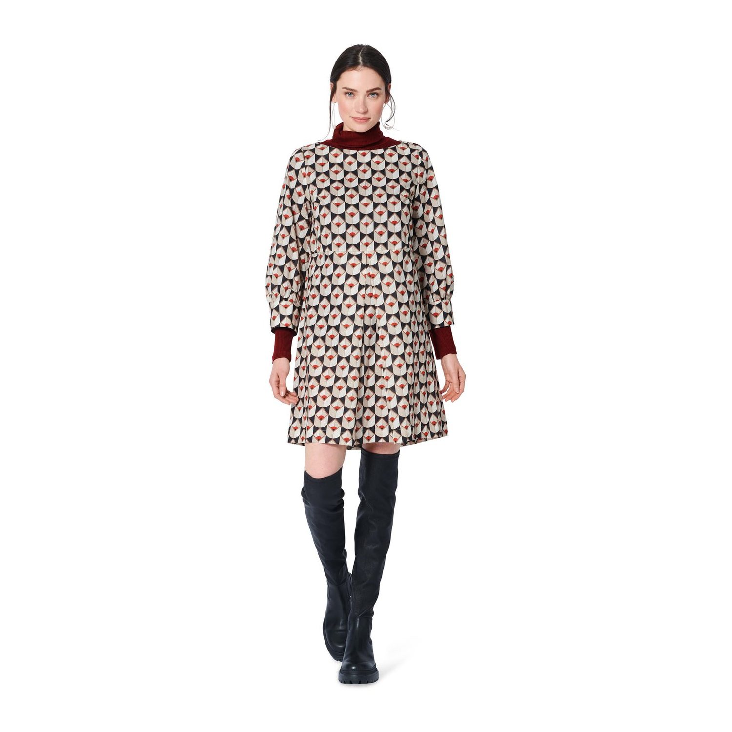 burda style Schnittmuster 5975: Kleid mit U-Boot-Ausschnitt, Modellfoto 2