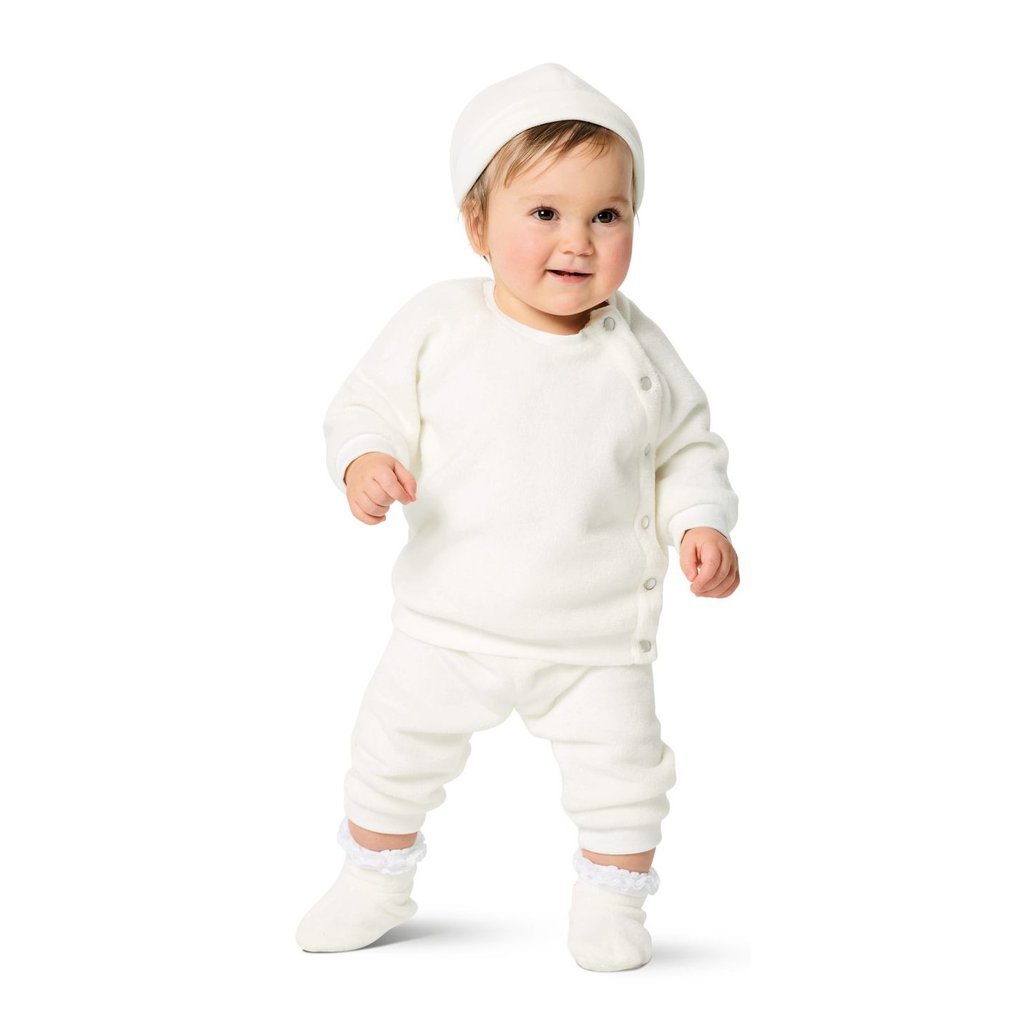 burda style Schnittmuster 9315: Babyjäckchen mit Hose und Mütze, Modellfoto 1