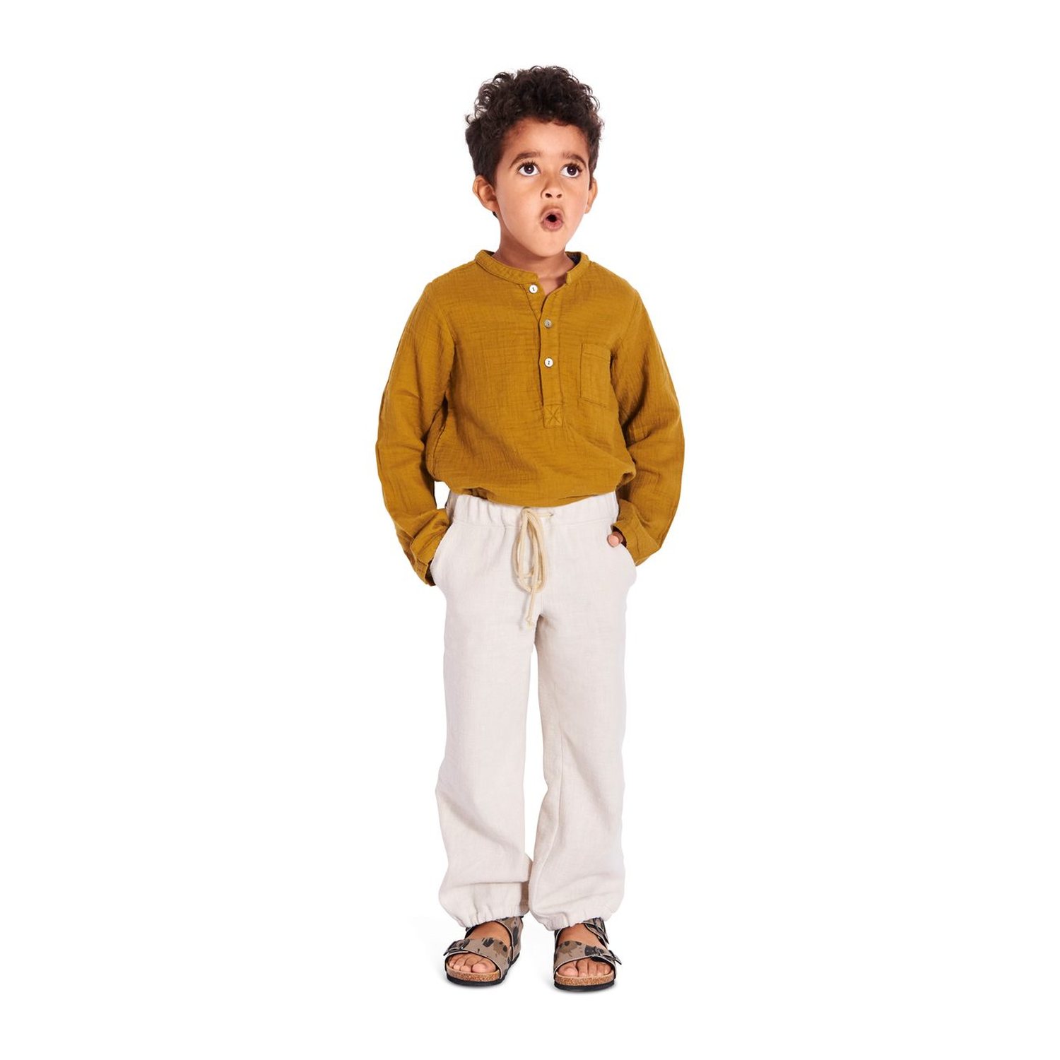 burda style Schnittmuster 9261: Schlupfhosen und Shirt, Modellfoto 2