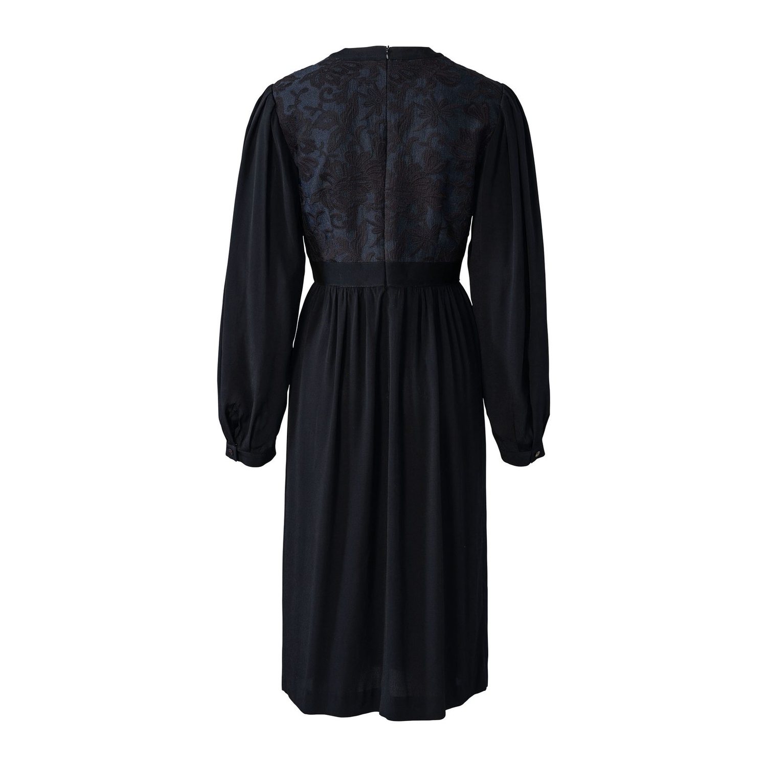burda style Schnittmuster 5784: Kleider mit voluminösen Ärmeln, Modellfoto 3