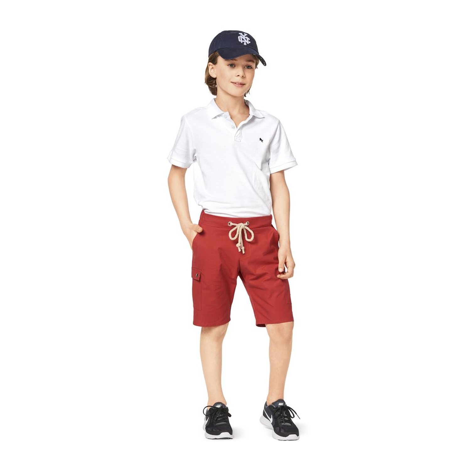 burda style Schnittmuster 9354: Hose mit Hüftpassentaschen, Modellfoto 1