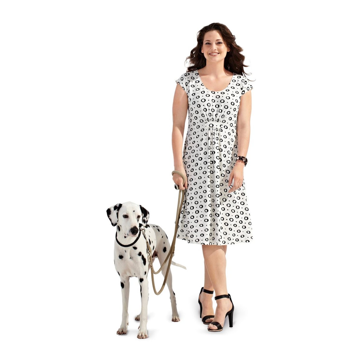 burda style Schnittmuster 7100: Sommerkleid für Curvy-Größen, Modellfoto 2